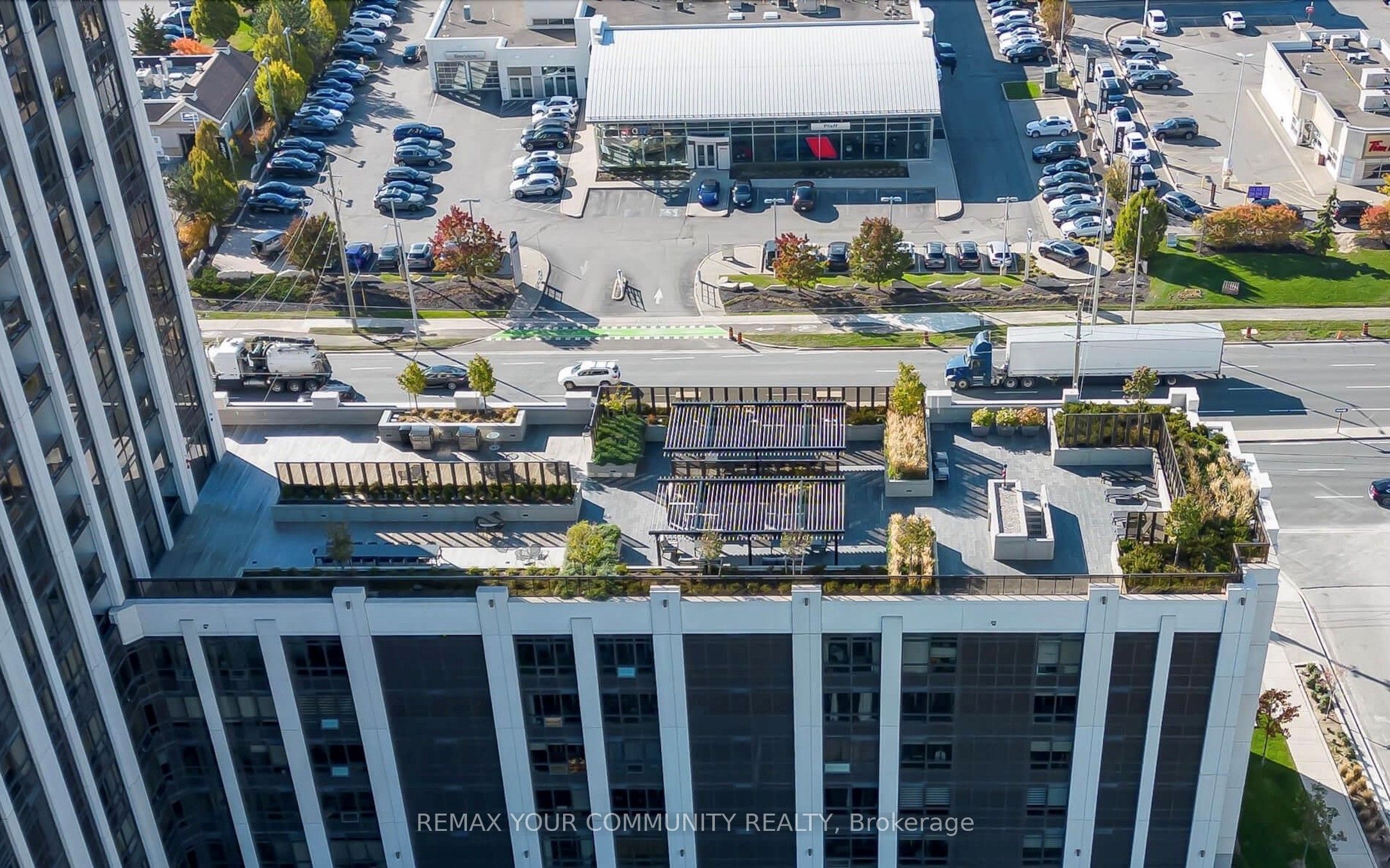 9075 Jane Street 406, Vaughan, ON L4K 0L7 photo 2