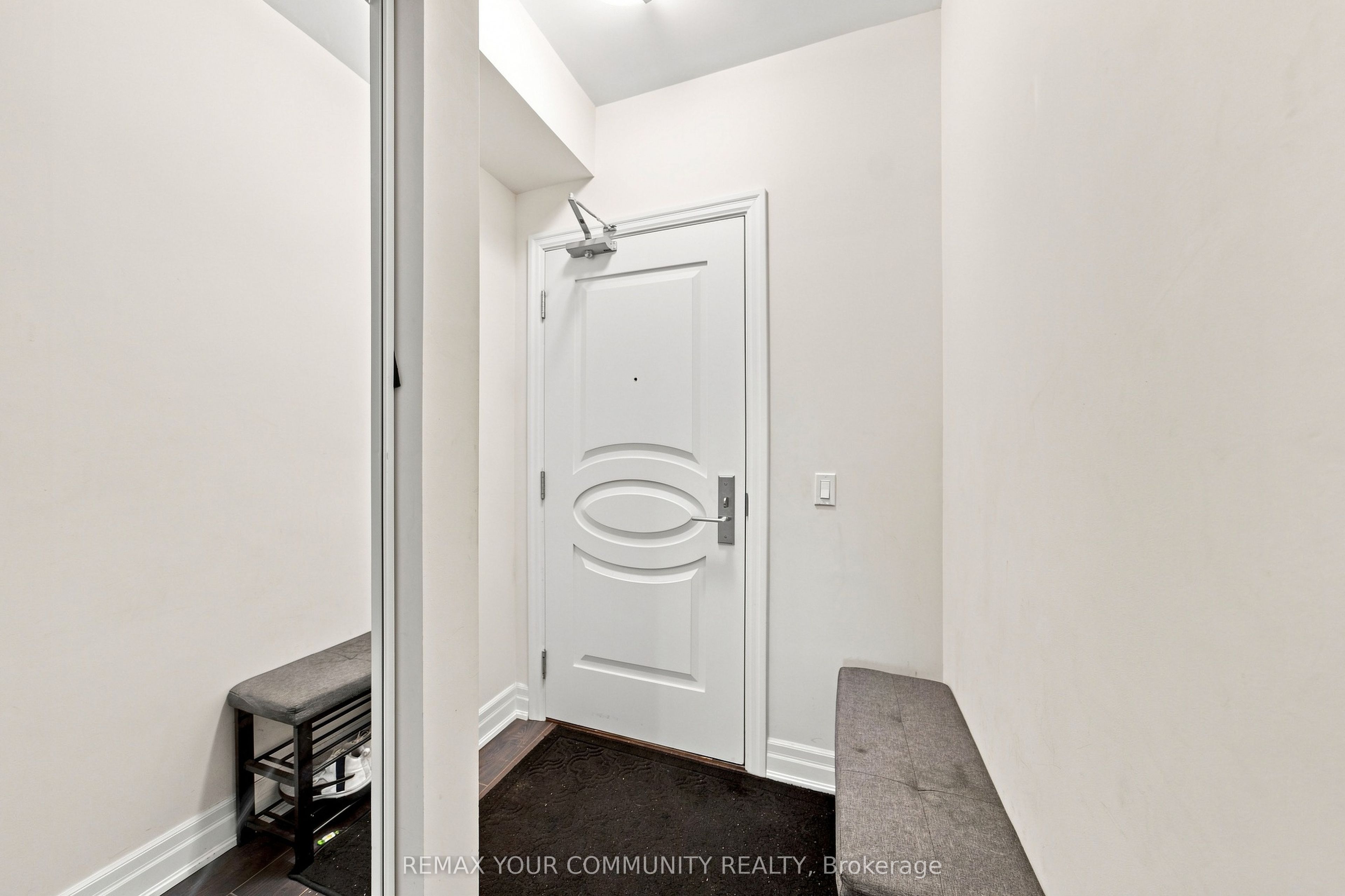 9075 Jane Street 406, Vaughan, ON L4K 0L7 photo 4