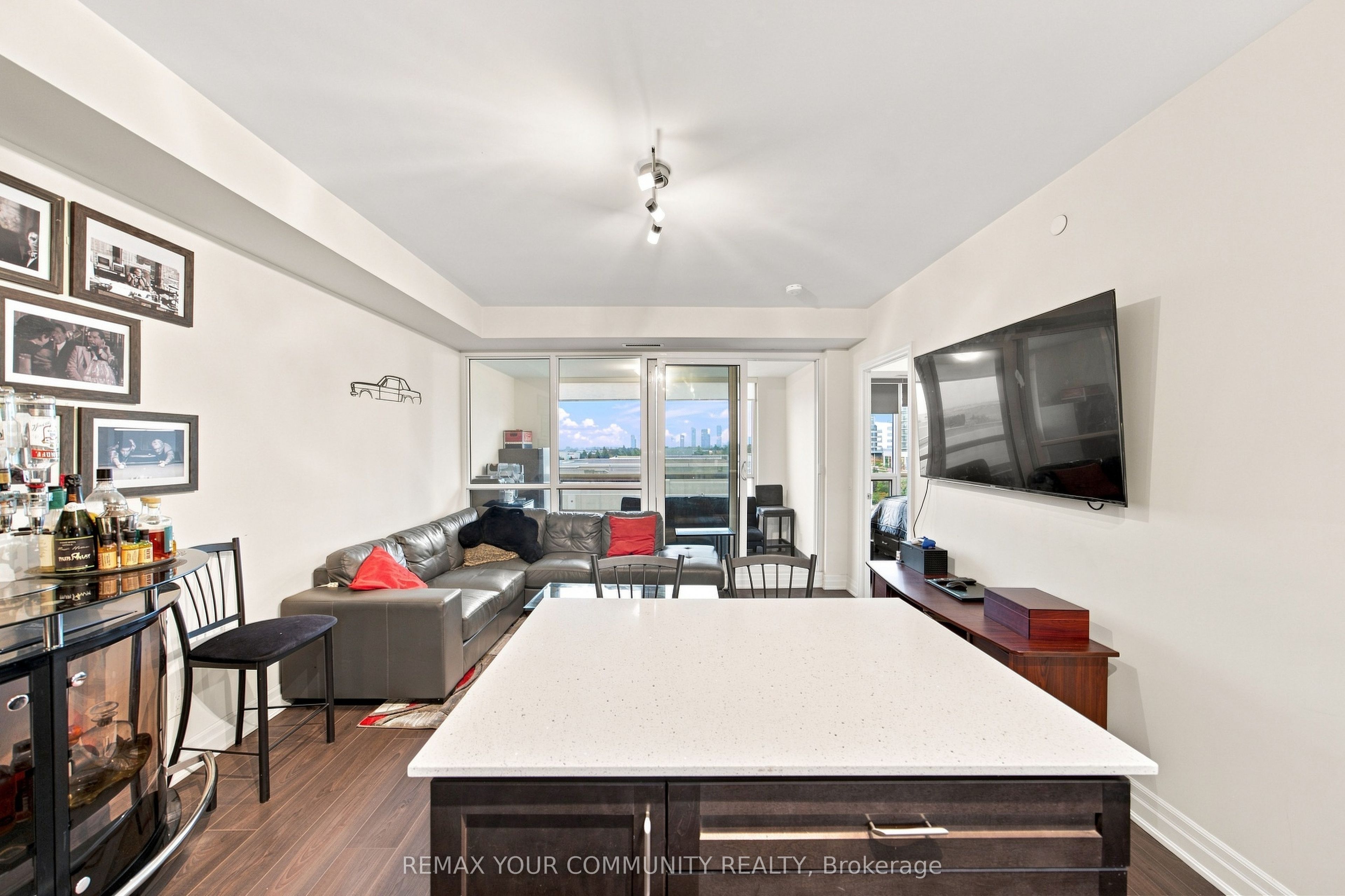 9075 Jane Street 406, Vaughan, ON L4K 0L7 photo 5