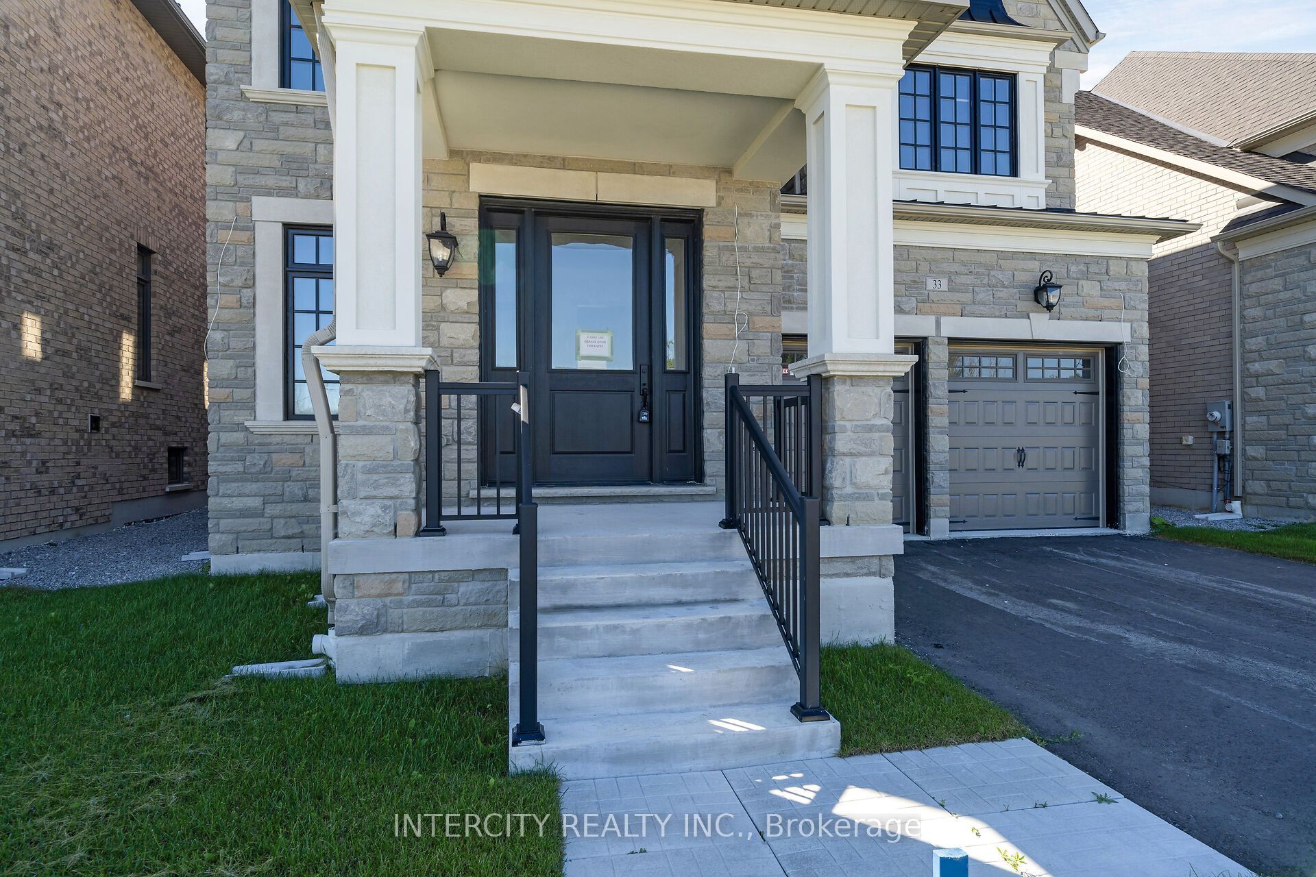 33 Gianvito Crescent, King, ON L7B 0T2 photo 2