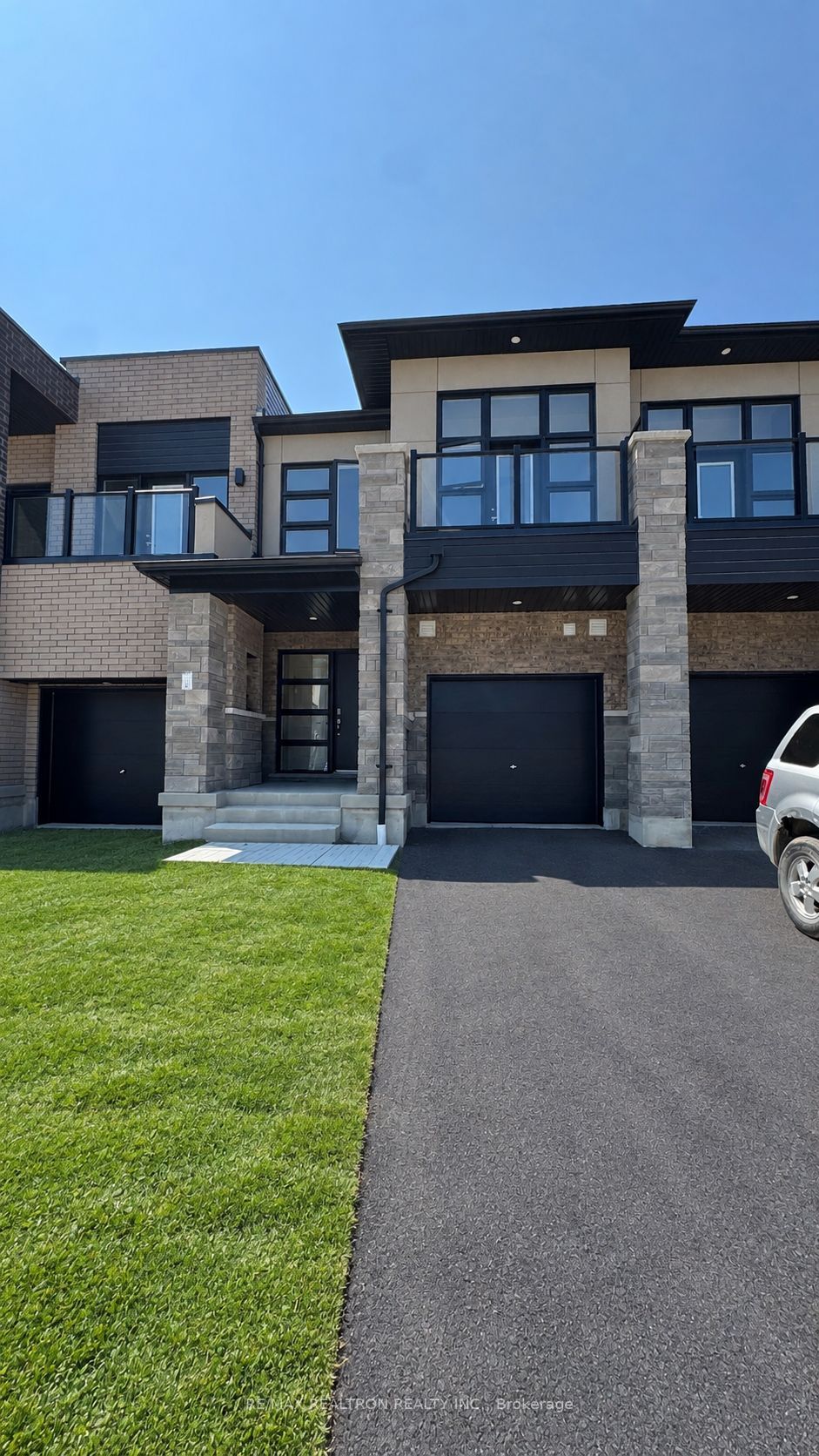 6 Harvey Bunker Crescent, Markham, ON L6C 3K3