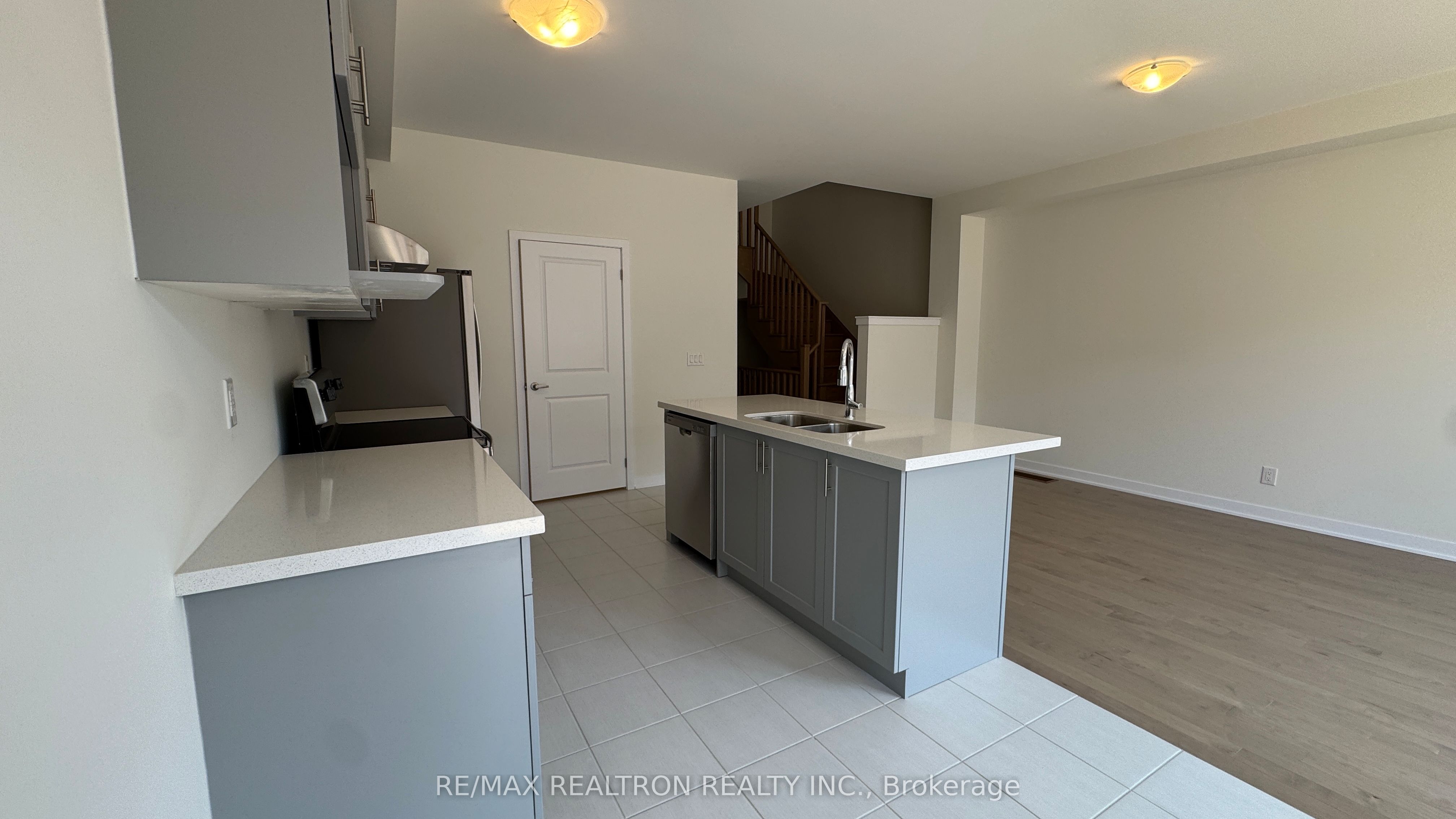 6 Harvey Bunker Crescent, Markham, ON L6C 3K3 photo 4