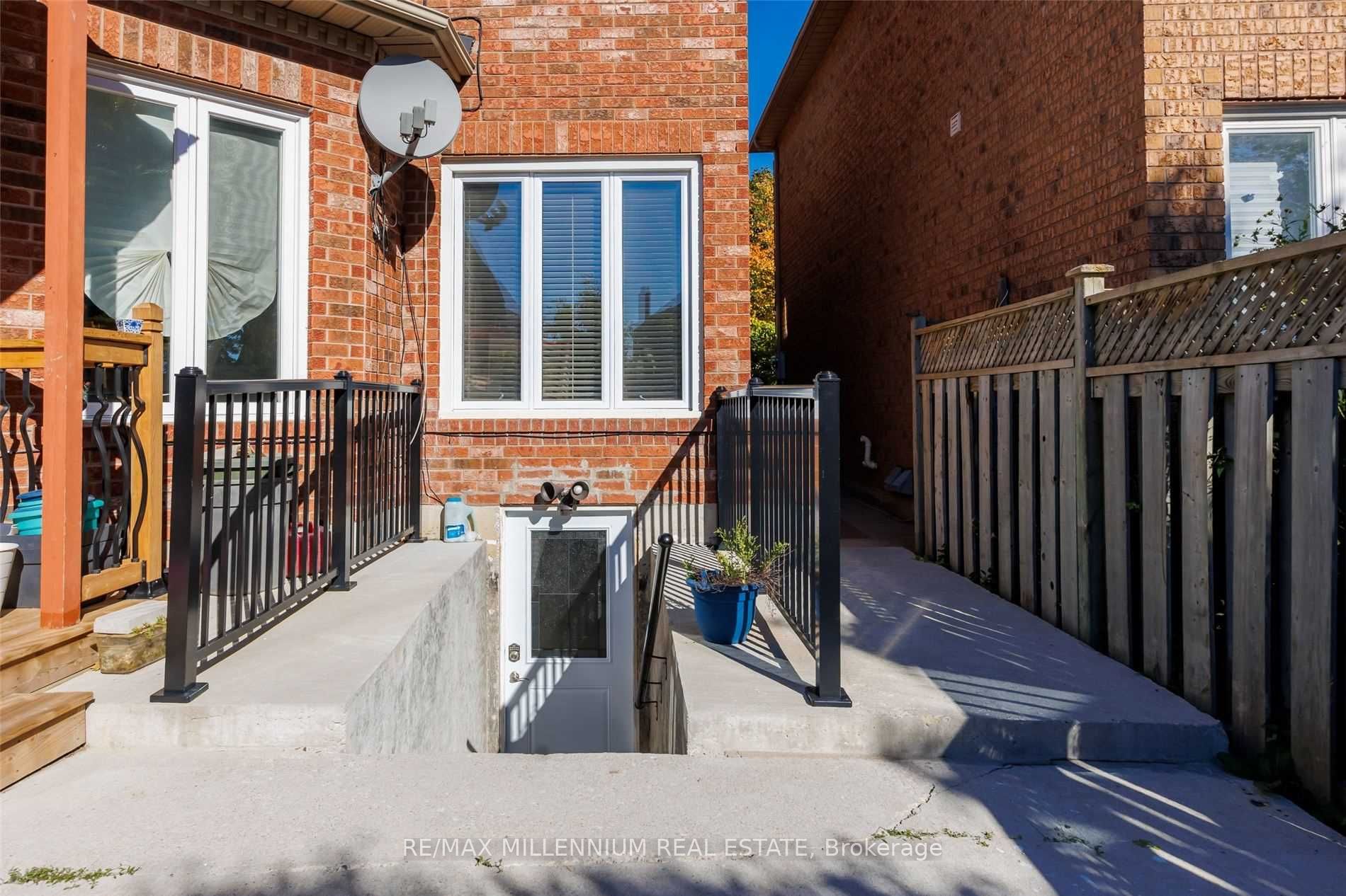 101 Loma Vista Drive Lower, Vaughan, ON L4J 7S2 photo 3