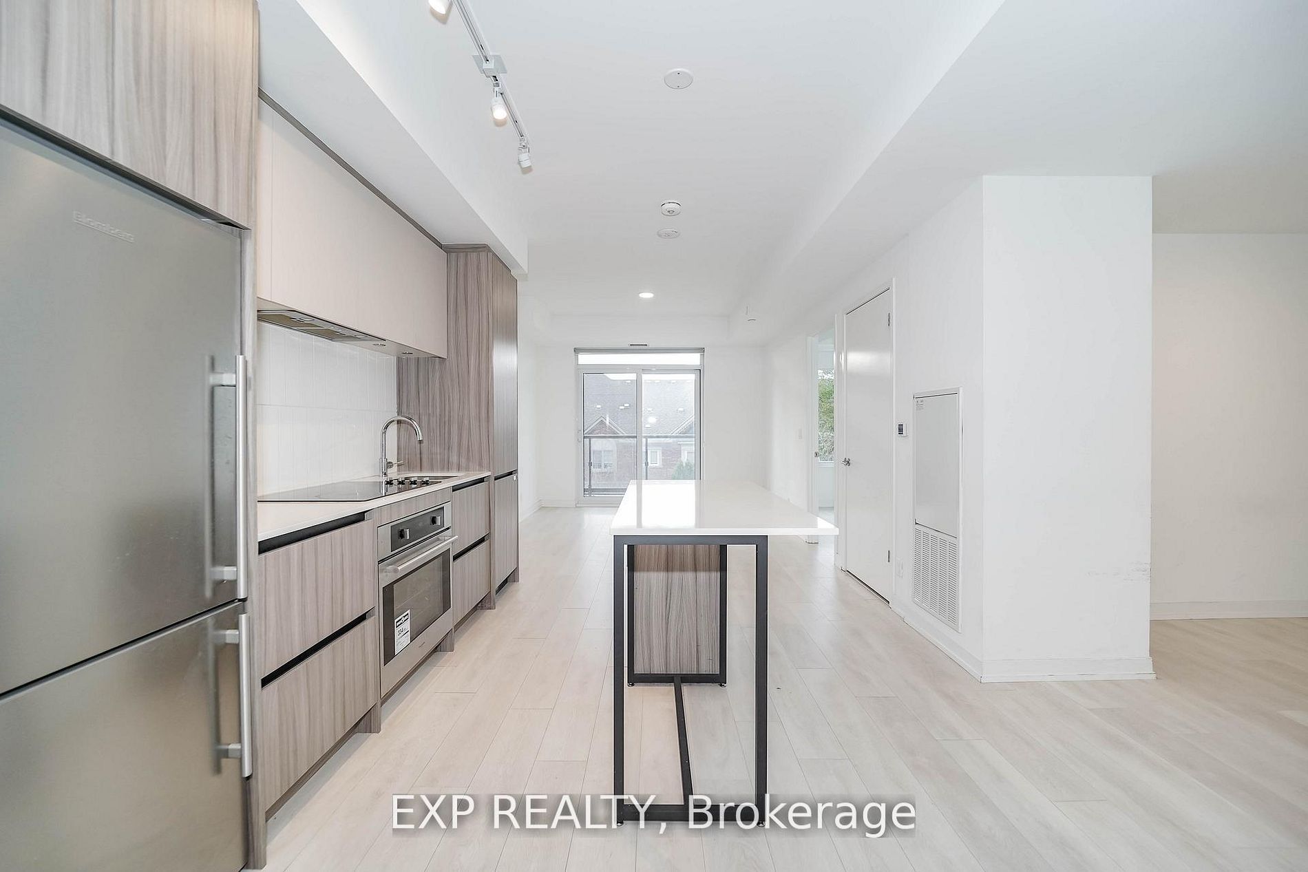 8 Beverley Glen Boulevard D328, Vaughan, ON L4J 0L5 photo 3