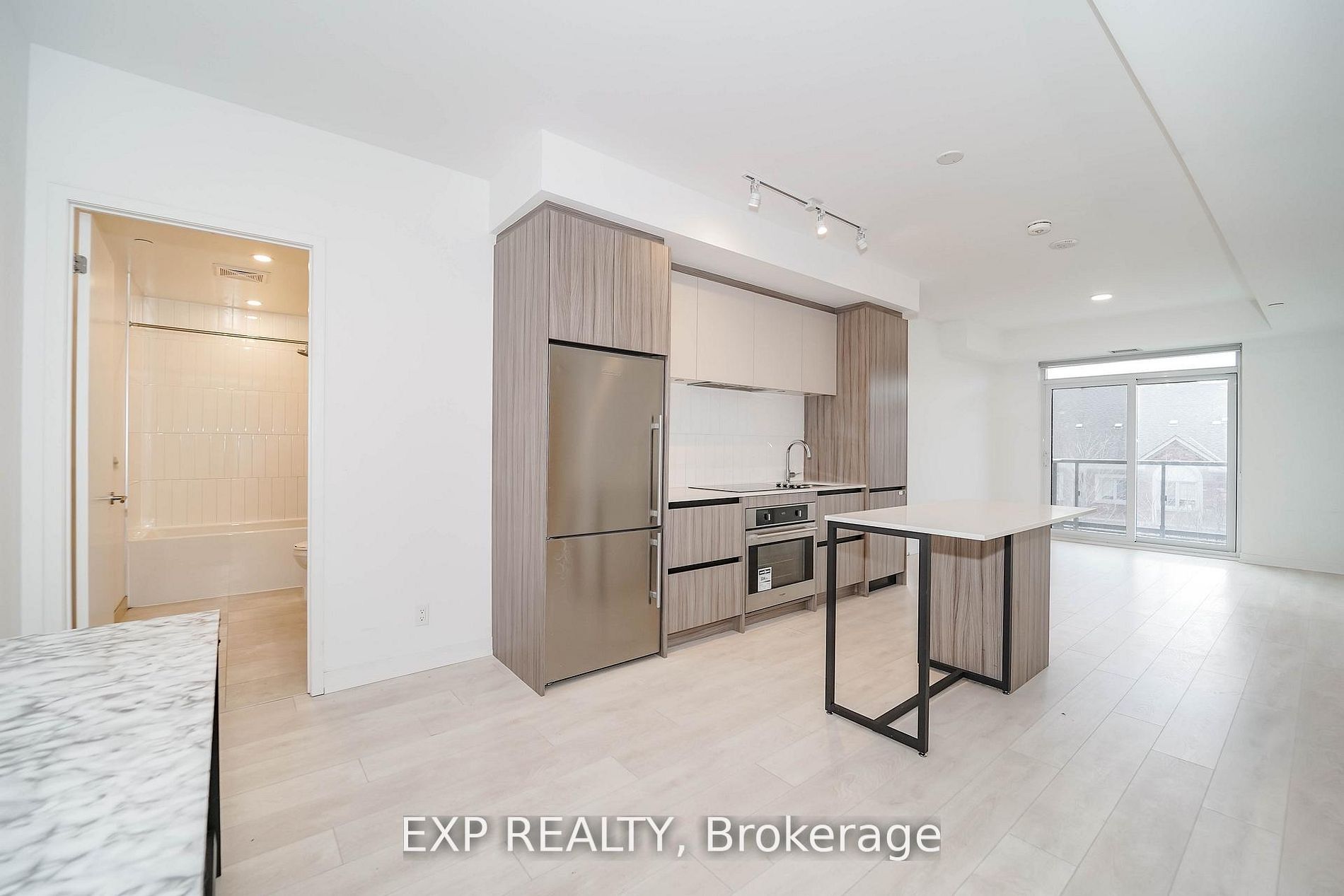 8 Beverley Glen Boulevard D328, Vaughan, ON L4J 0L5 photo 4