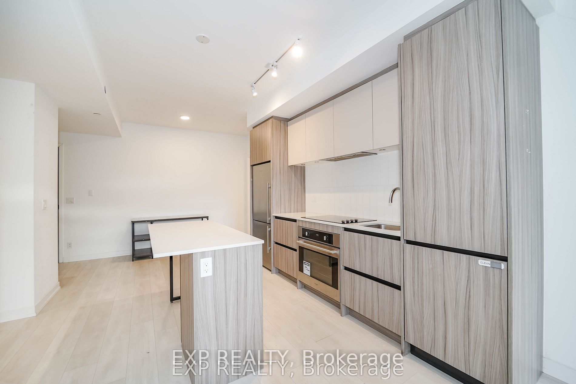 8 Beverley Glen Boulevard D328, Vaughan, ON L4J 0L5 photo 5