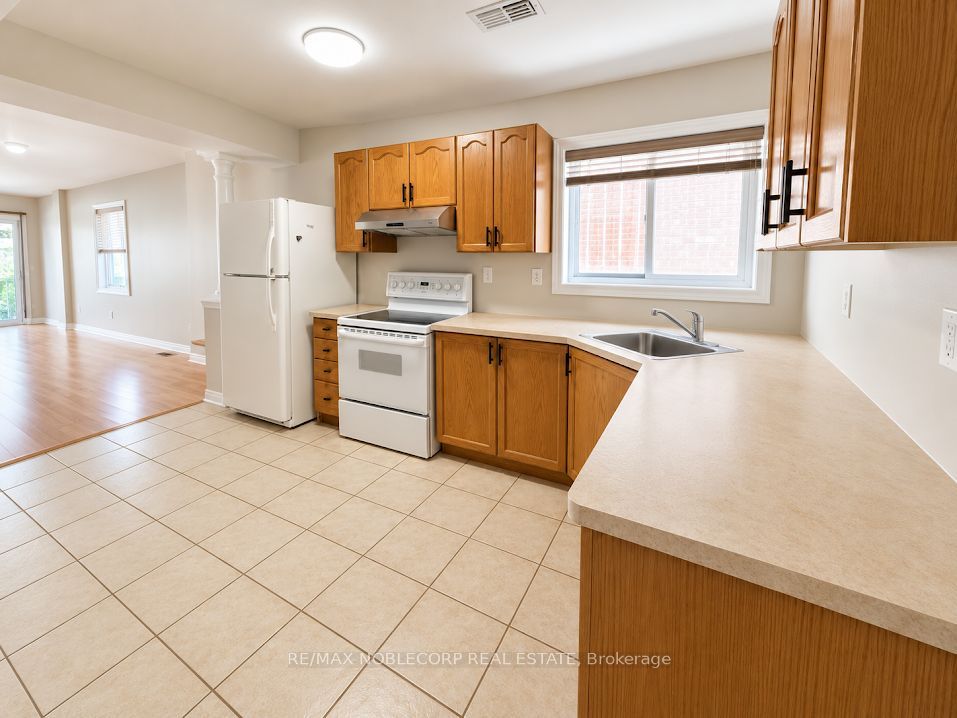 67 Macbride Crescent, Vaughan, ON L6A 3R3 photo 4