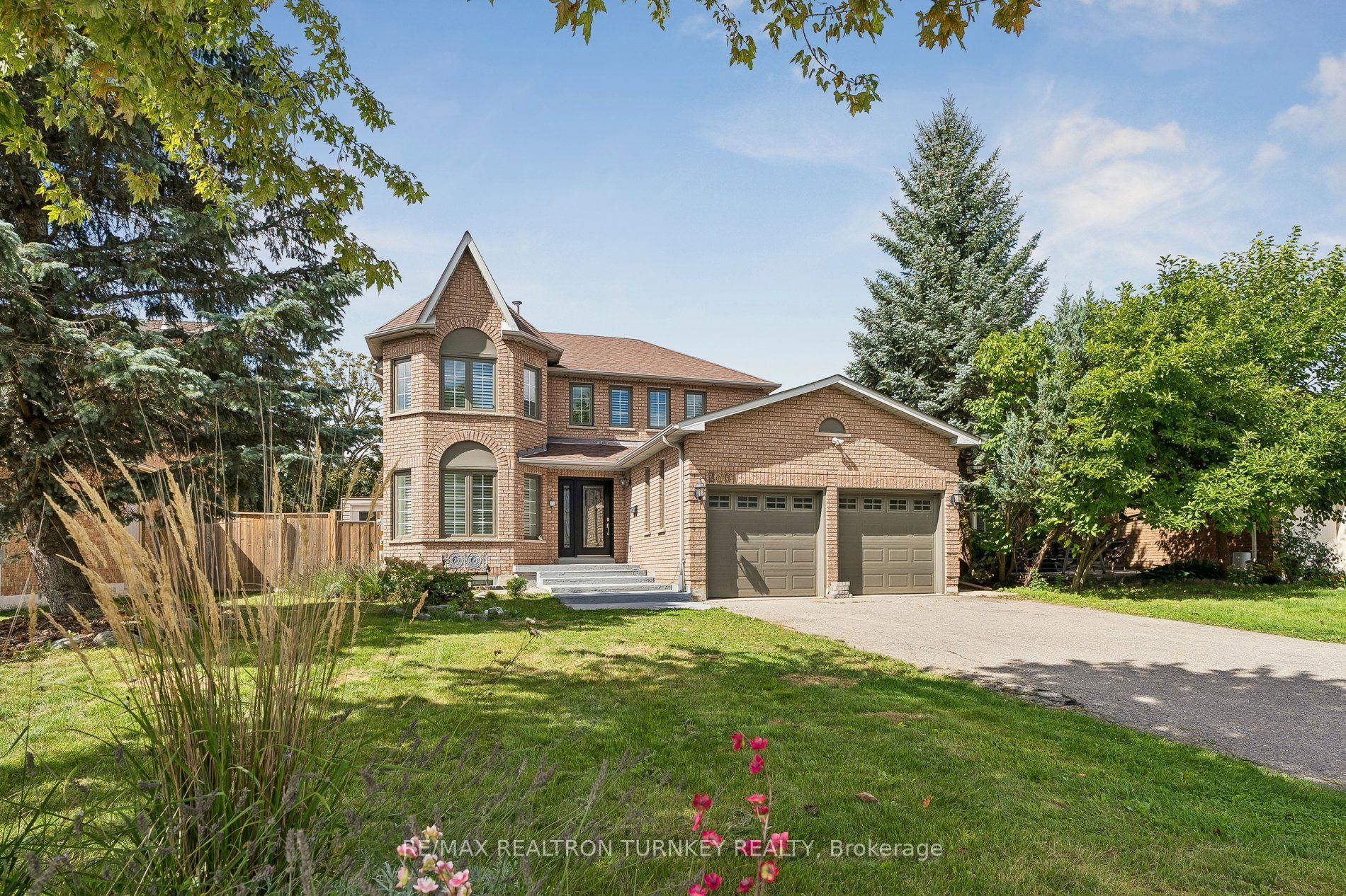 263 Chambers Crescent, Newmarket, ON L3X 1T1