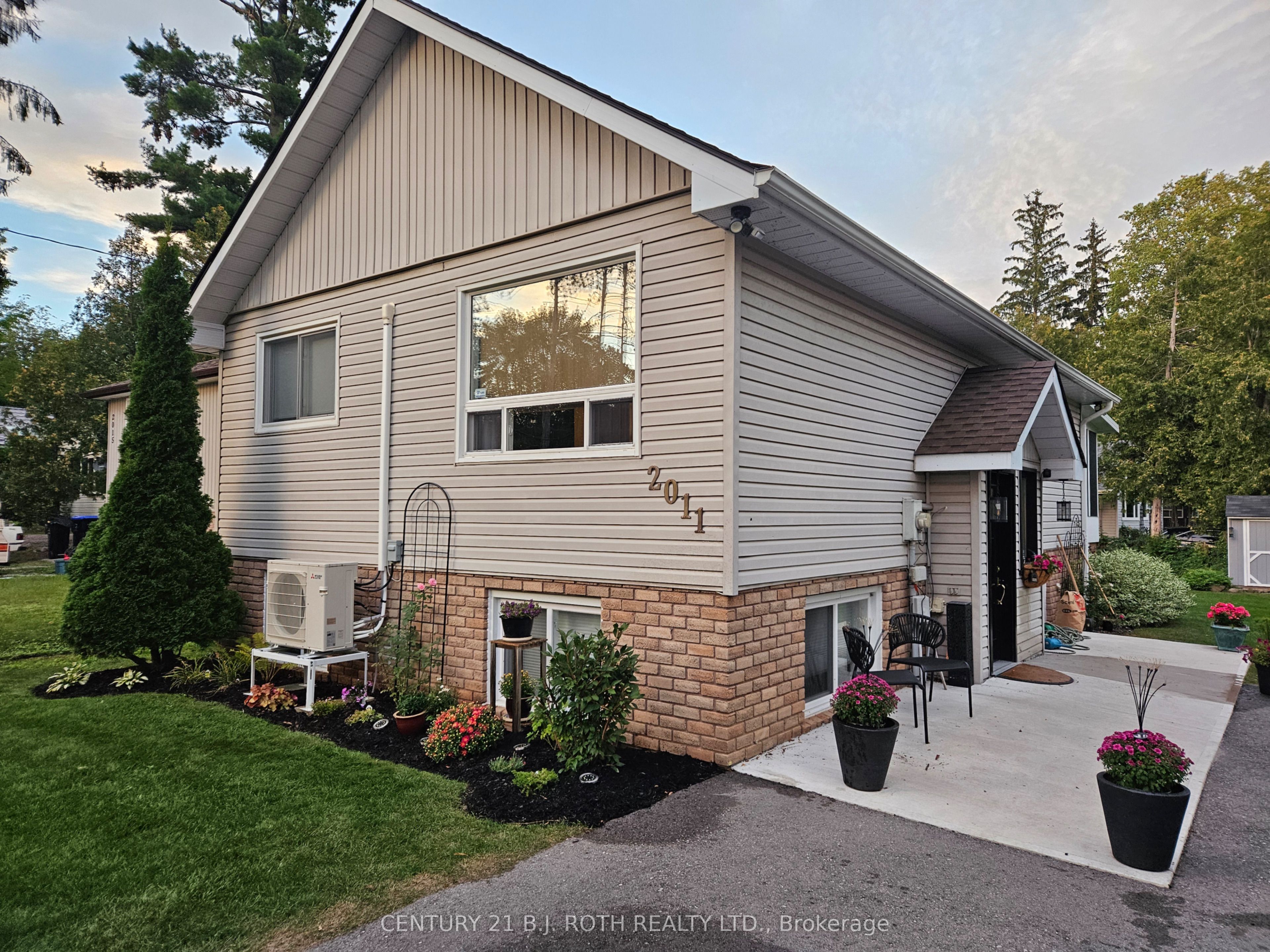 2011 25th Side Road, Innisfil, ON L9S 1Z2
