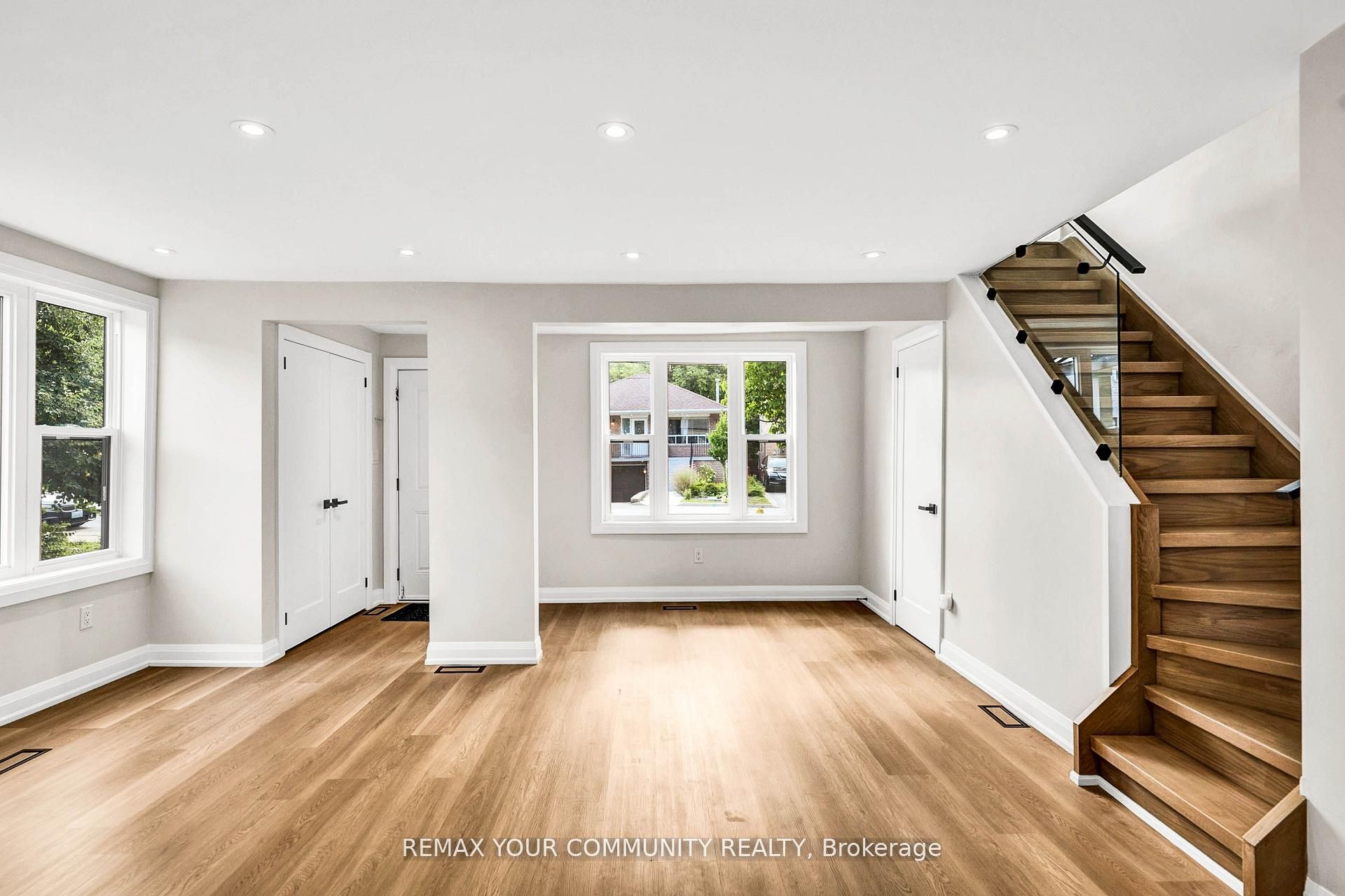 137 Clarence Street, Vaughan, ON L4L 1L4 photo 5