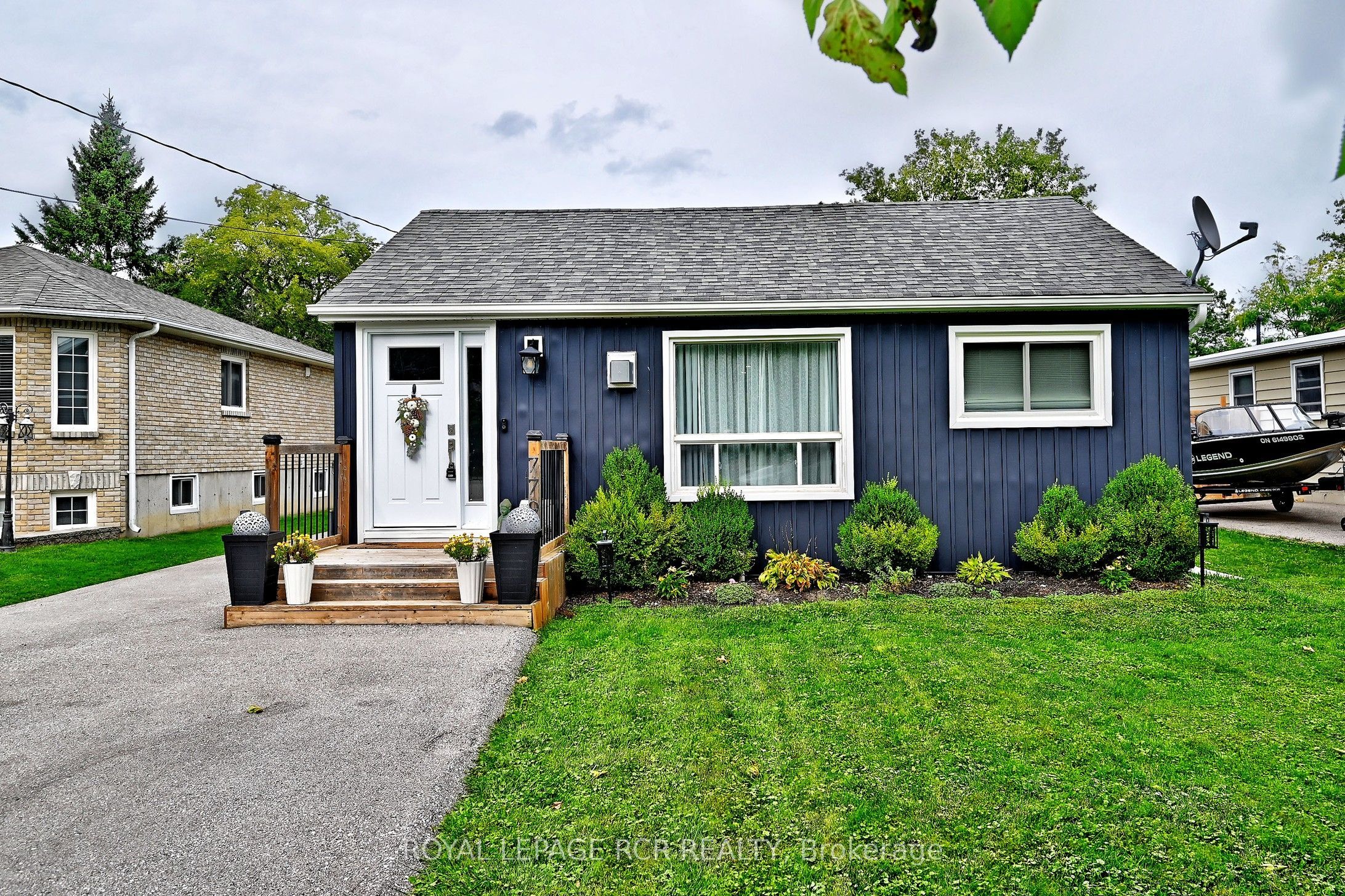 779 Sheppard Avenue, Georgina, ON L4P 3E9 photo 2