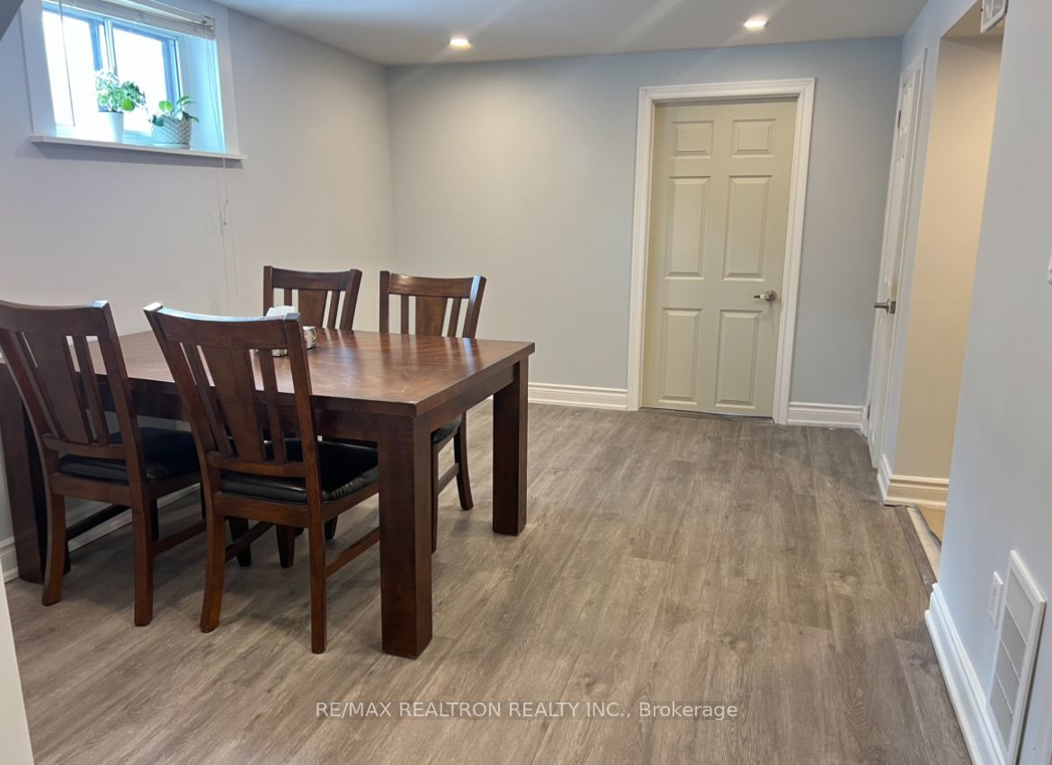 26 Beaverton Road S Bsmt, Richmond Hill, ON L4C 2H6 photo 2