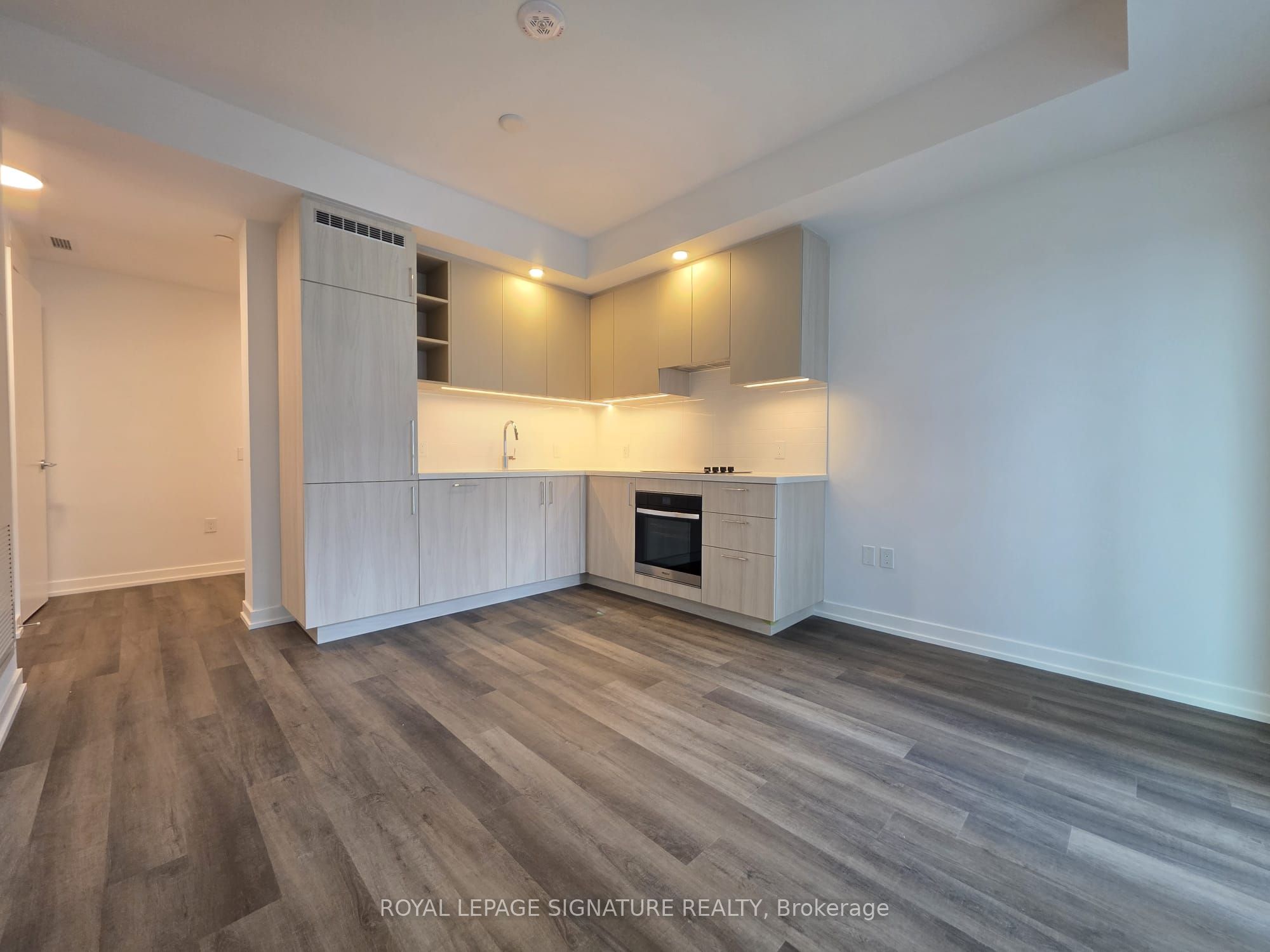 21 Meadowdale Road 2106, Vaughan, ON L4K 0H6 photo 2