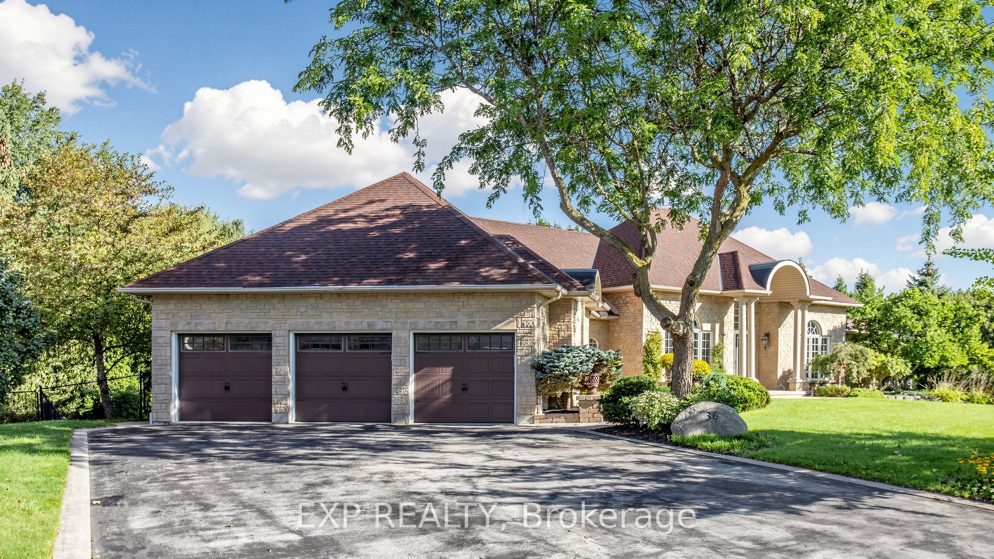 36 Maplehyrn Avenue, East Gwillimbury, ON L0G 1V0 photo 2