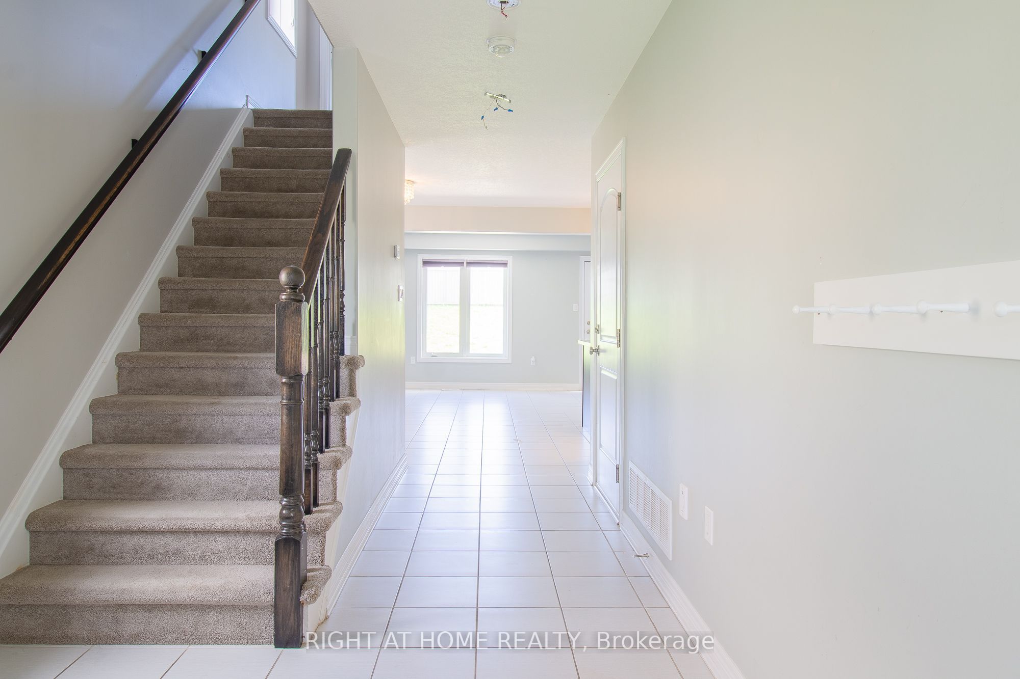 187 Hutchinson Drive, New Tecumseth, ON L9R 0P6 photo 2