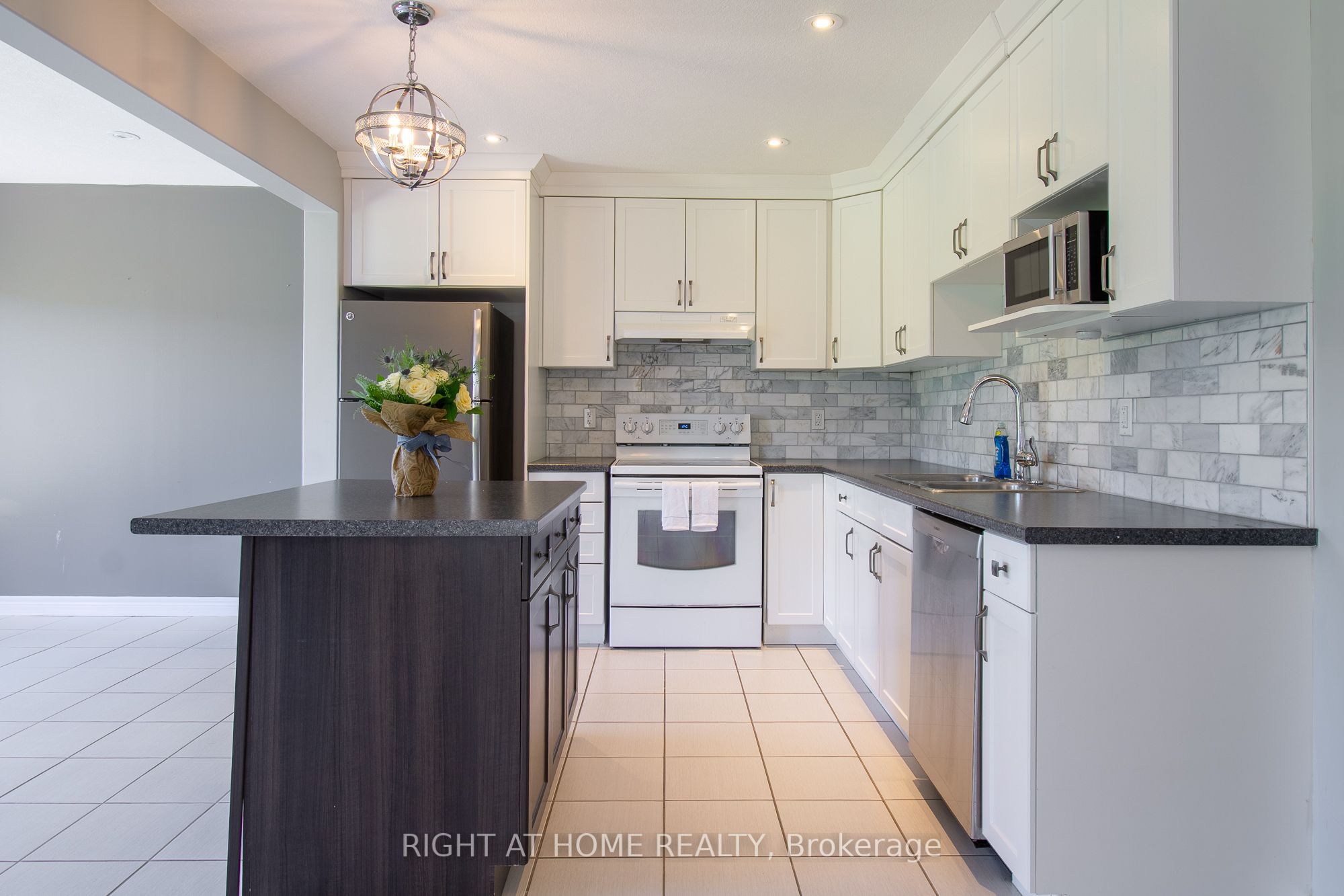 187 Hutchinson Drive, New Tecumseth, ON L9R 0P6 photo 3