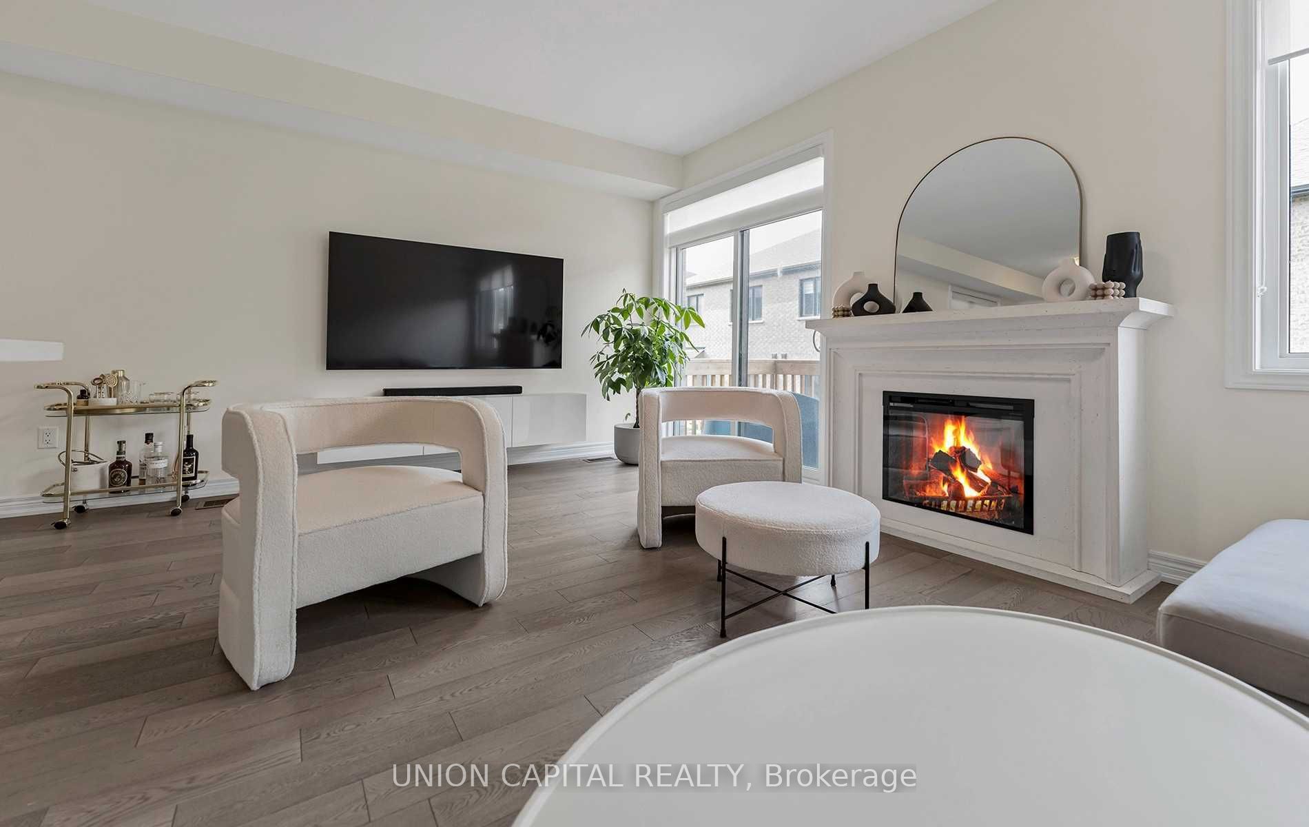 44 Boiton Street, Richmond Hill, ON L4S 0M1 photo 2