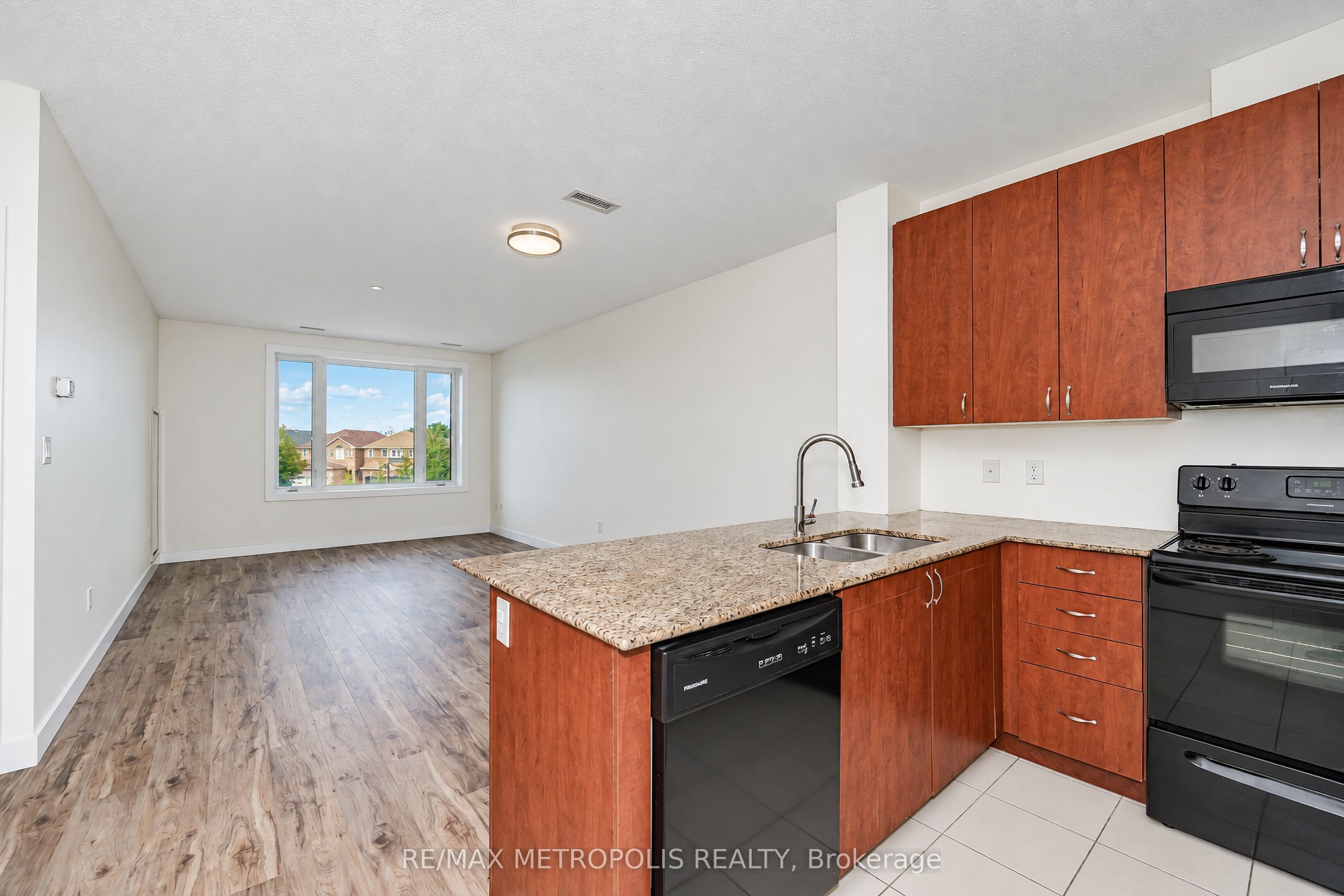 7400 Markham Road 309, Markham, ON L3S 0C5 photo 3