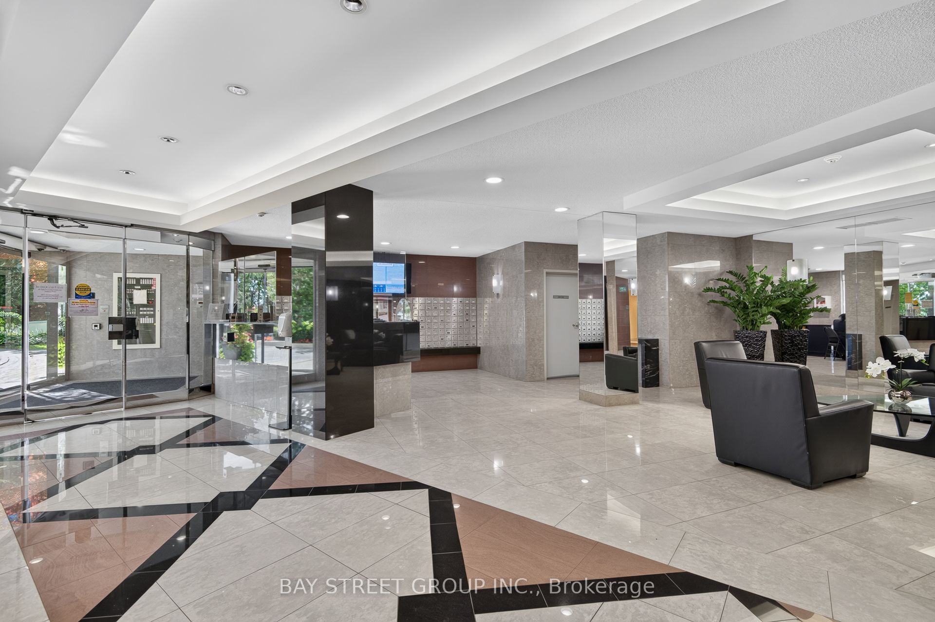 7250 Yonge Street 506, Vaughan, ON L4J 7X1 photo 3