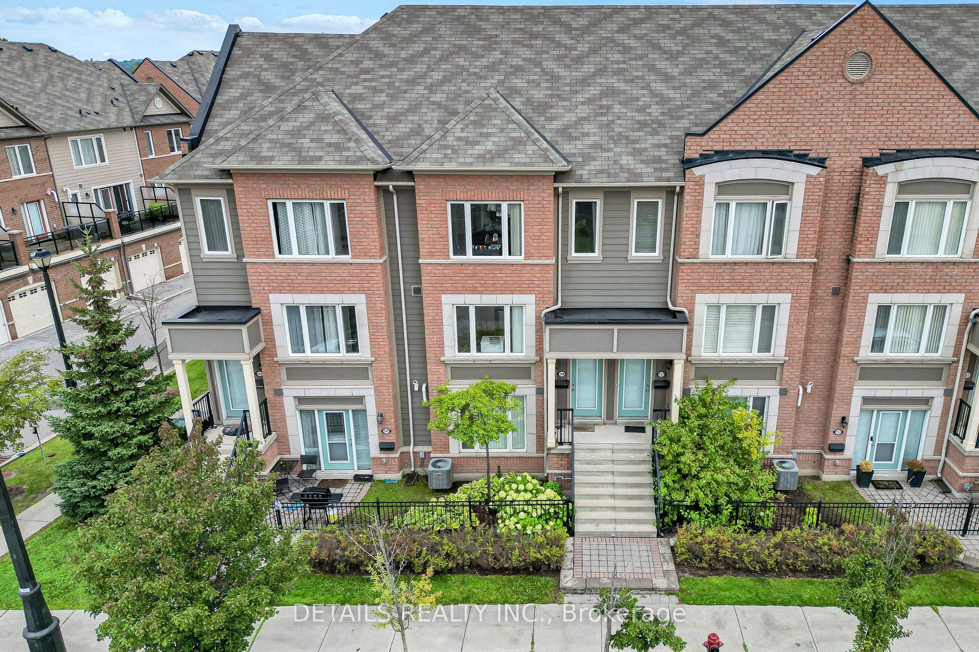 149 Lewis Honey Drive, Aurora, ON L4G 0R8 photo 3