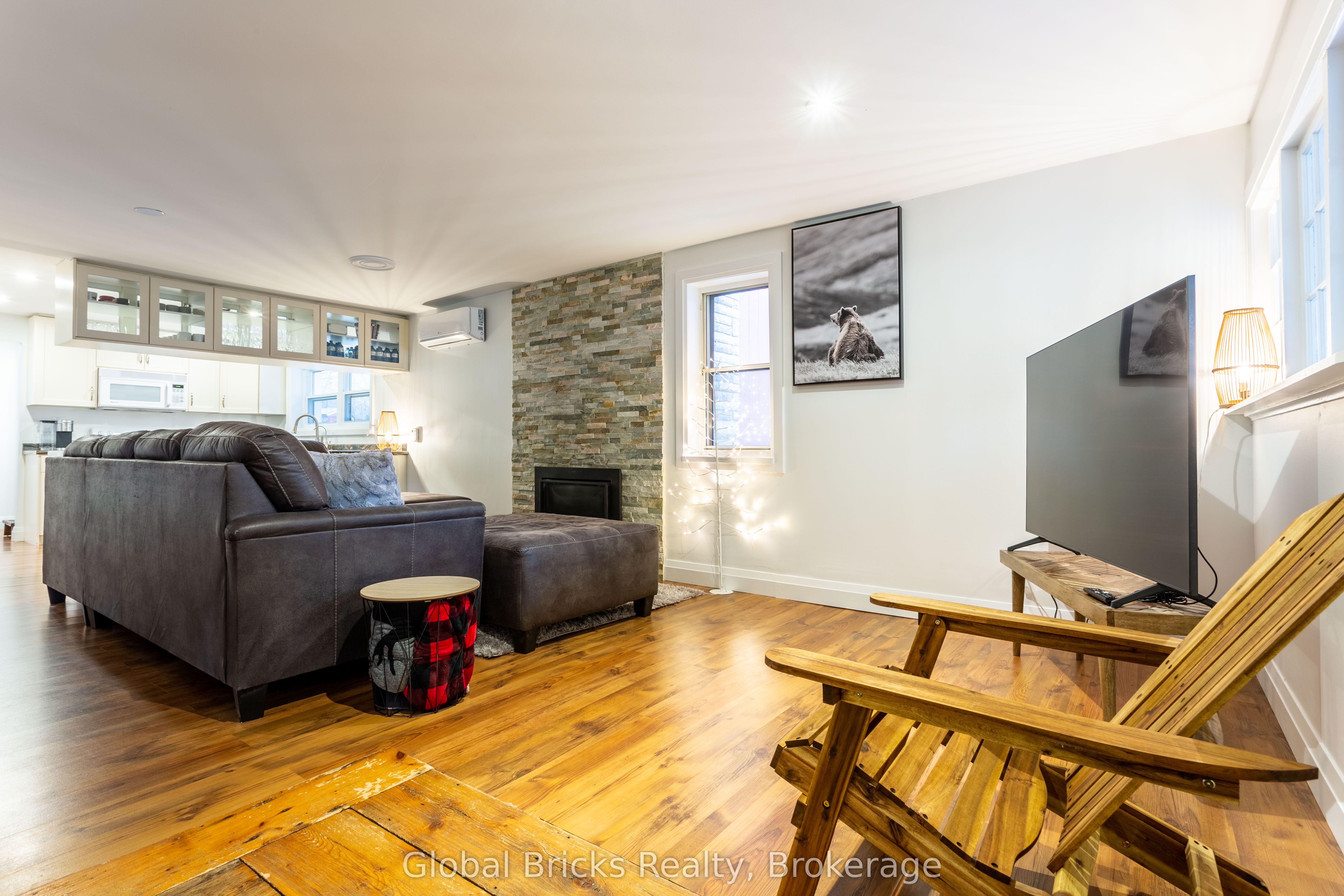 648 10th Line, Innisfil, ON L9S 3N7