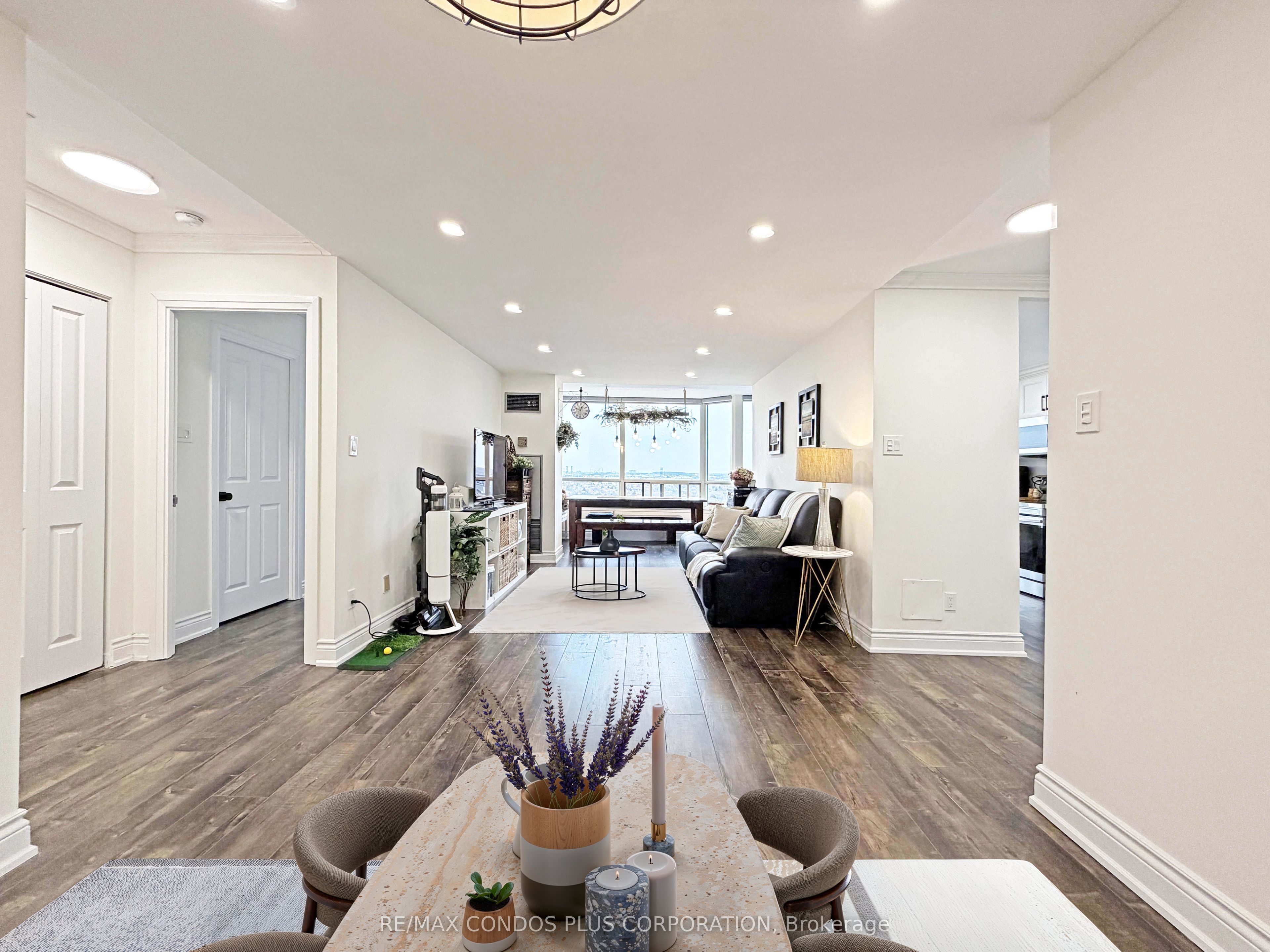 120 Promenade Circle 1509, Vaughan, ON L4J 7W9 photo 3
