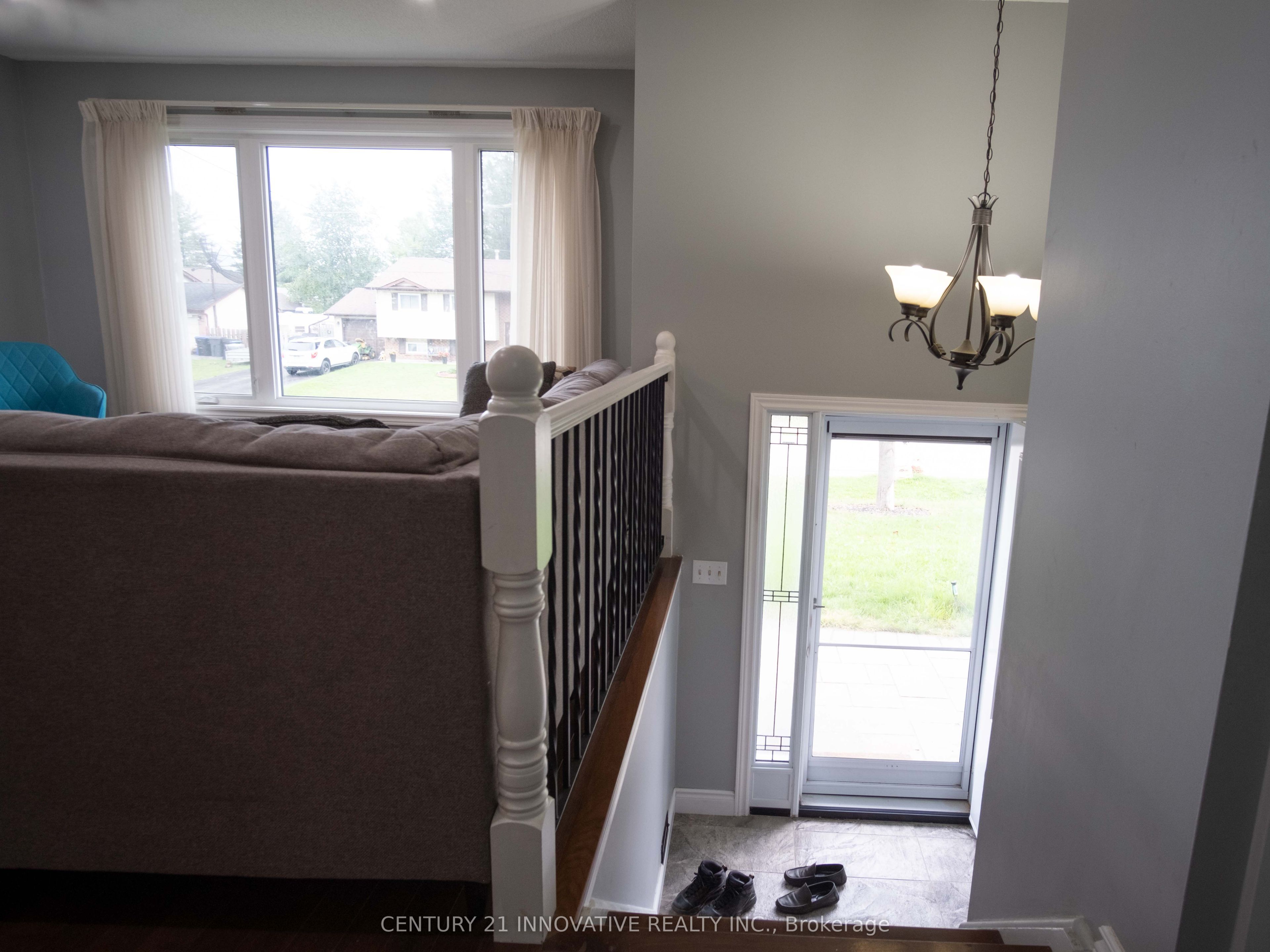 7 Pridham Crescent, Essa, ON L0M 1B2 photo 2