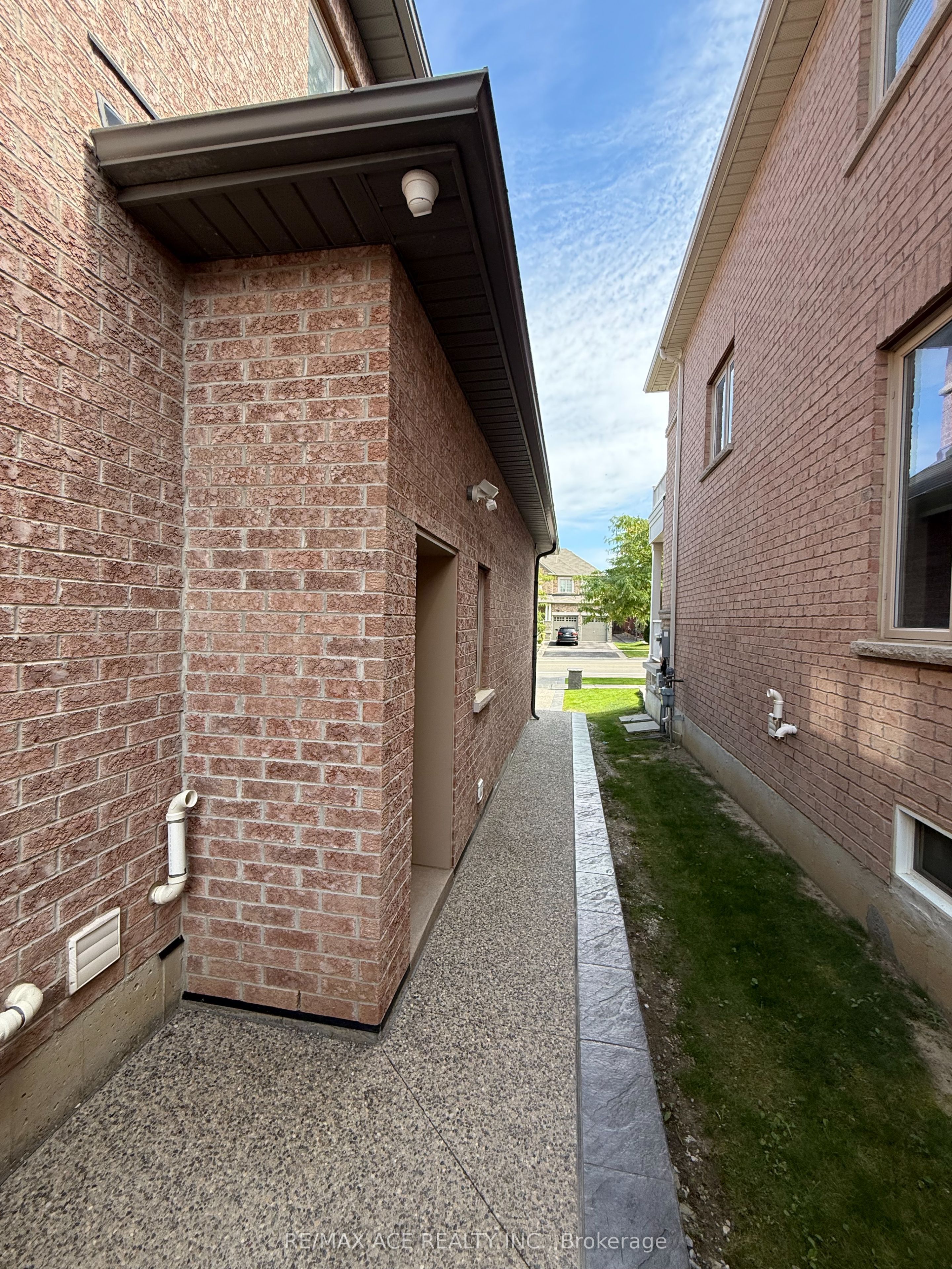 668 Via Campanile Avenue Bsmt, Vaughan, ON L4H 0Y8 photo 5