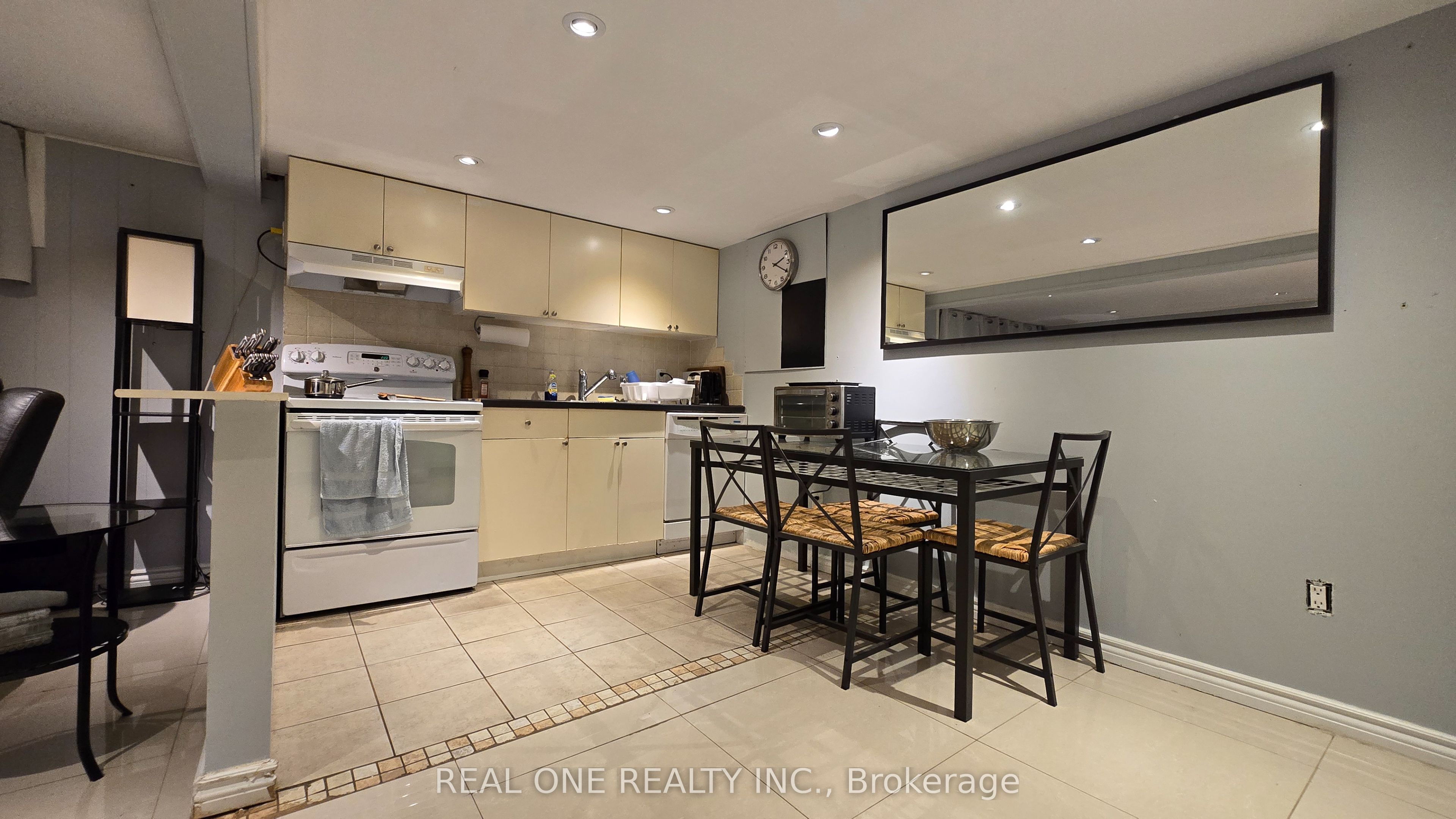 369 Browndale Crescent Bsmt, Richmond Hill, ON L4C 3H9 photo 3