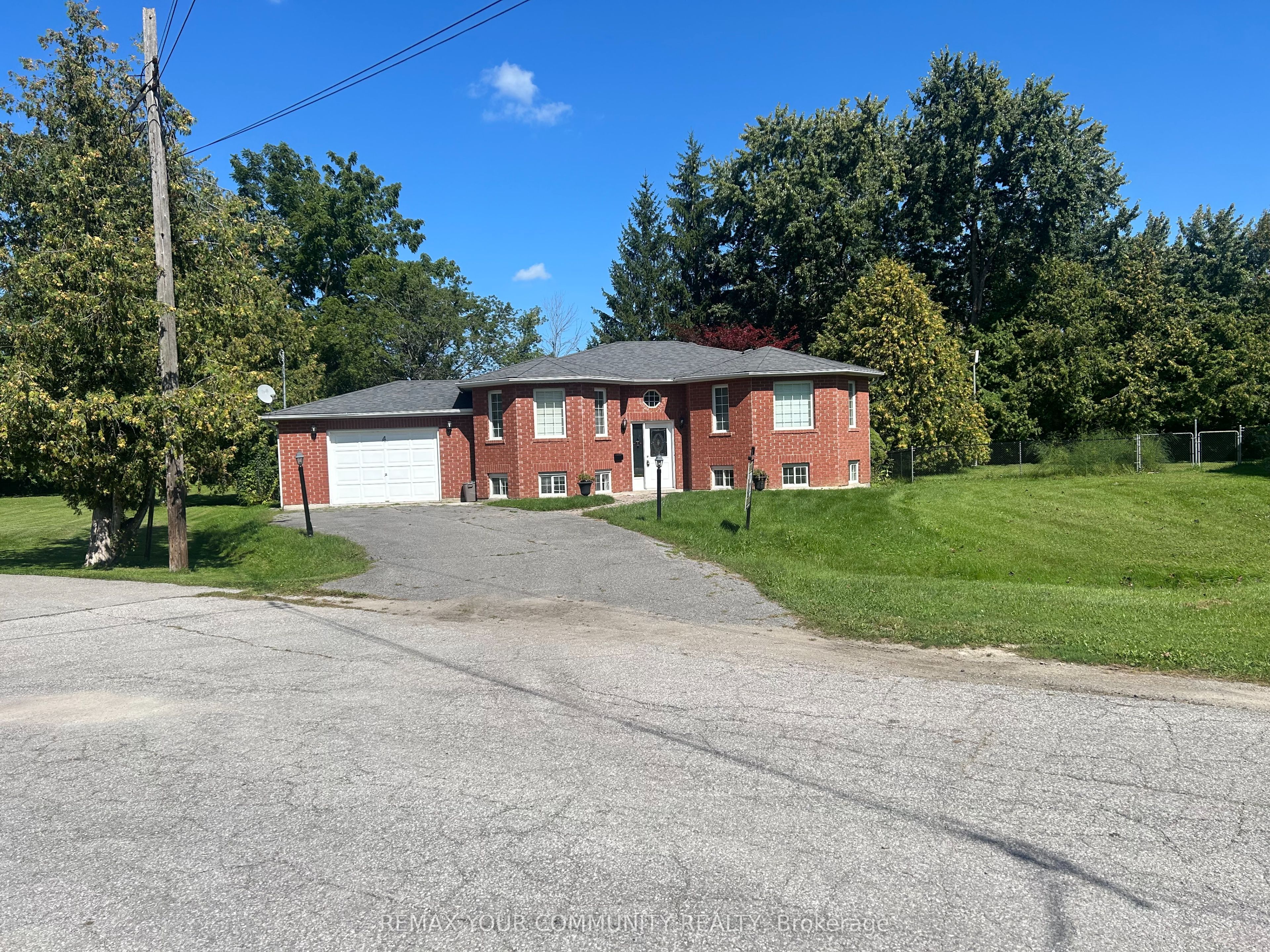 4 Bay Court, Georgina, ON L4P 1B3