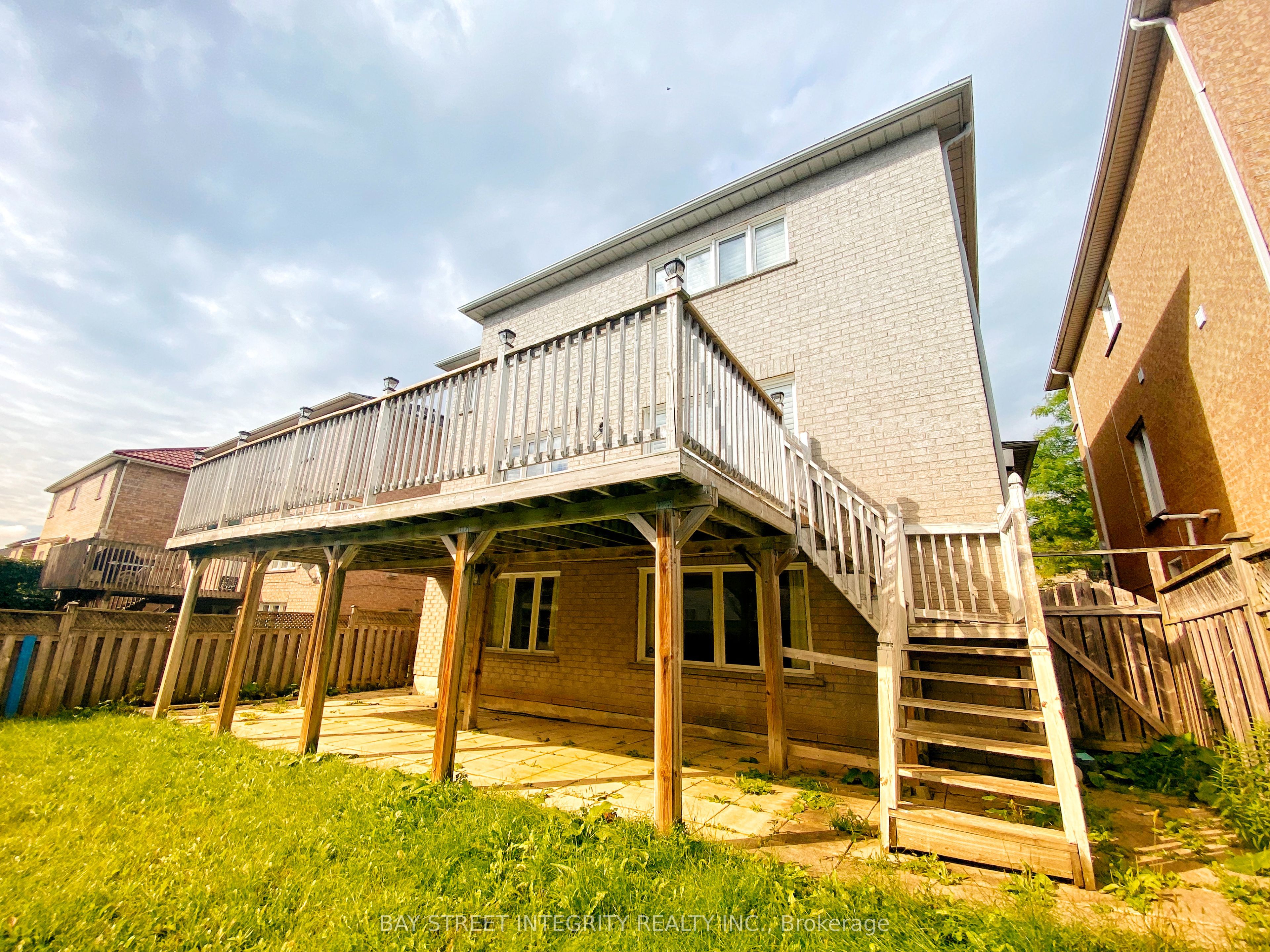 Main 114 Red River Crescent, Newmarket, ON L3X 2R1 photo 2