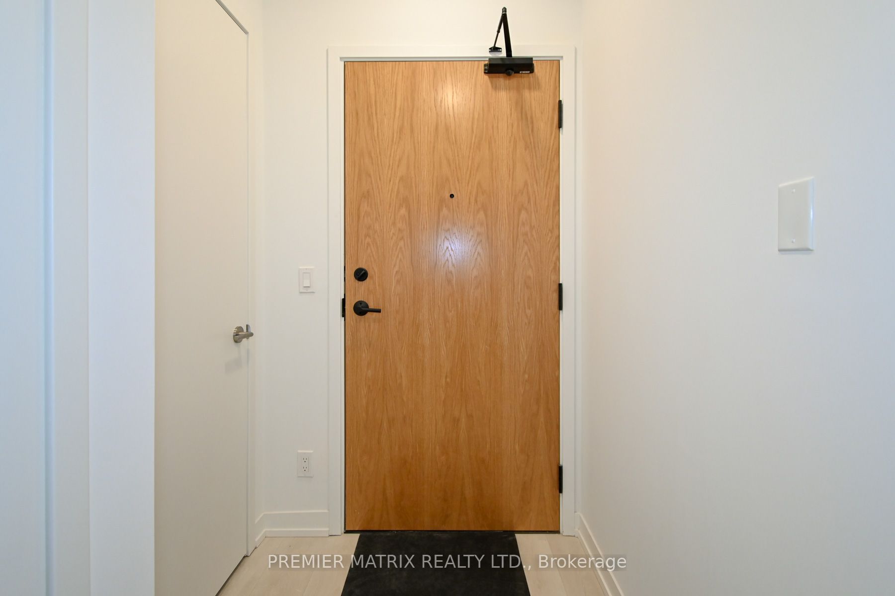 8 Beverley Glen Boulevard 106, Vaughan, ON L4J 0B8 photo 5