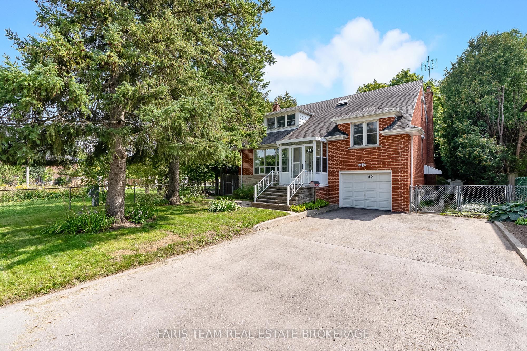 90 Bedford Park Avenue, Richmond Hill, ON L4C 2N8 photo 2