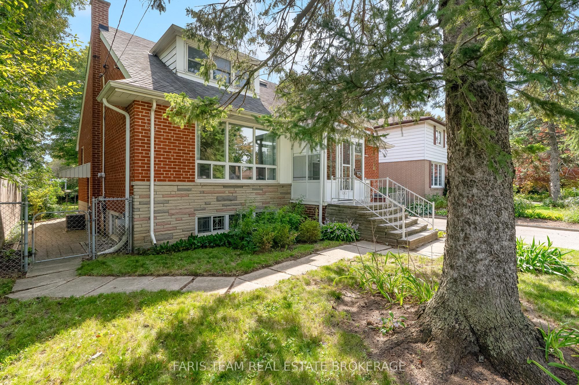 90 Bedford Park Avenue, Richmond Hill, ON L4C 2N8 photo 3