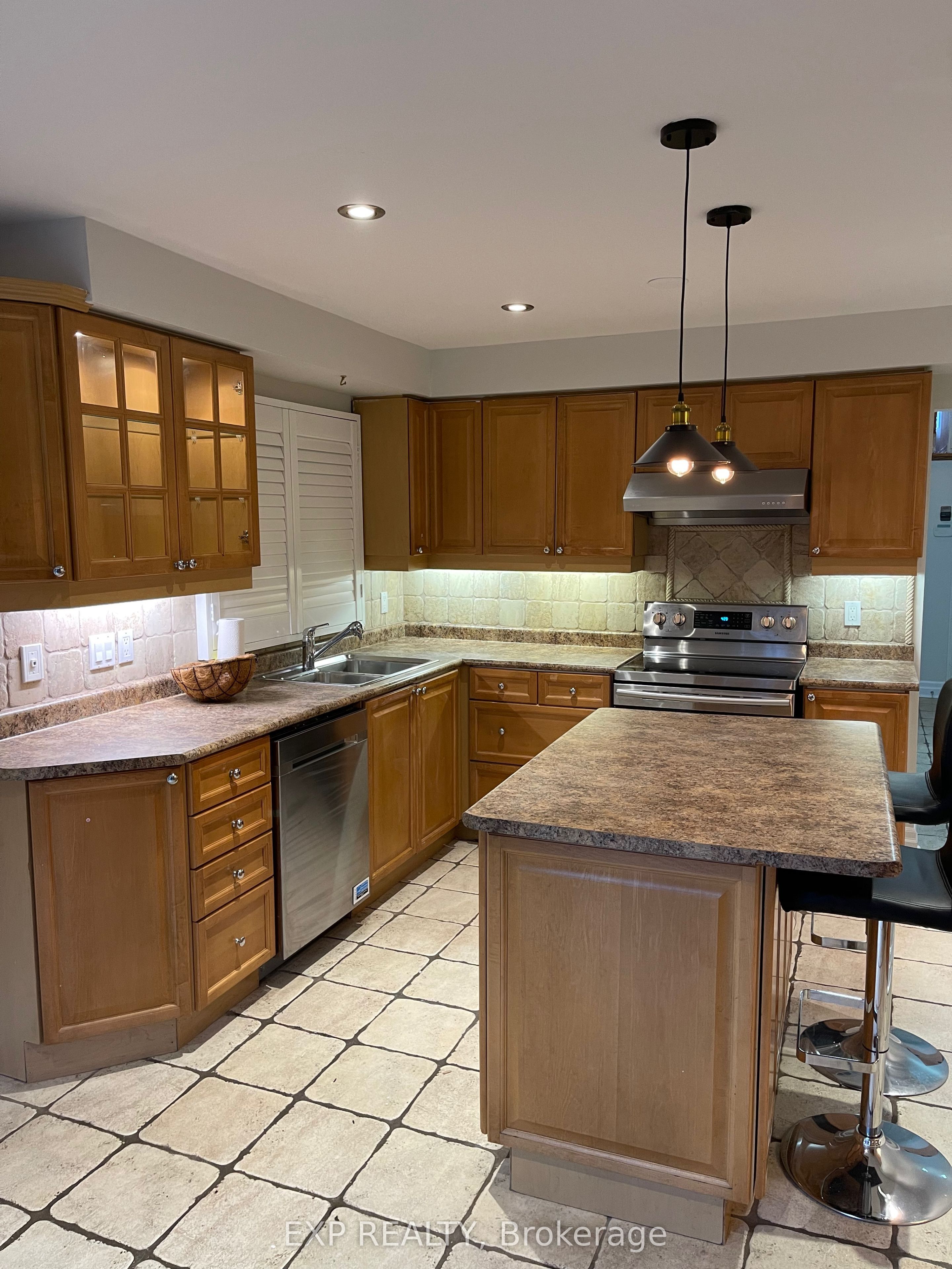 29 Gayla Street, Vaughan, ON L4J 6W2 photo 2