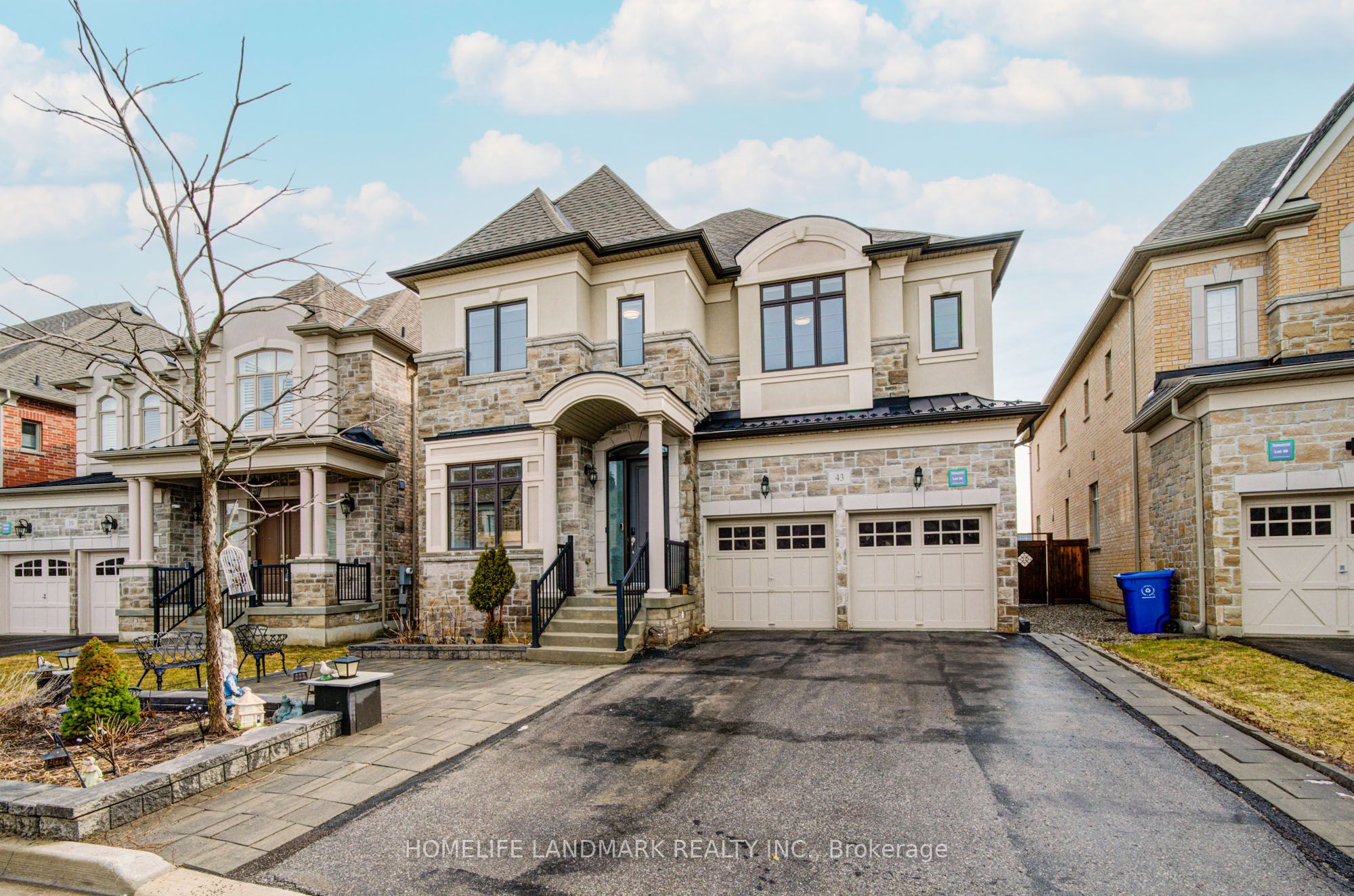 43 Mike Boshevski Court, Aurora, ON L4G 3G7 photo 2