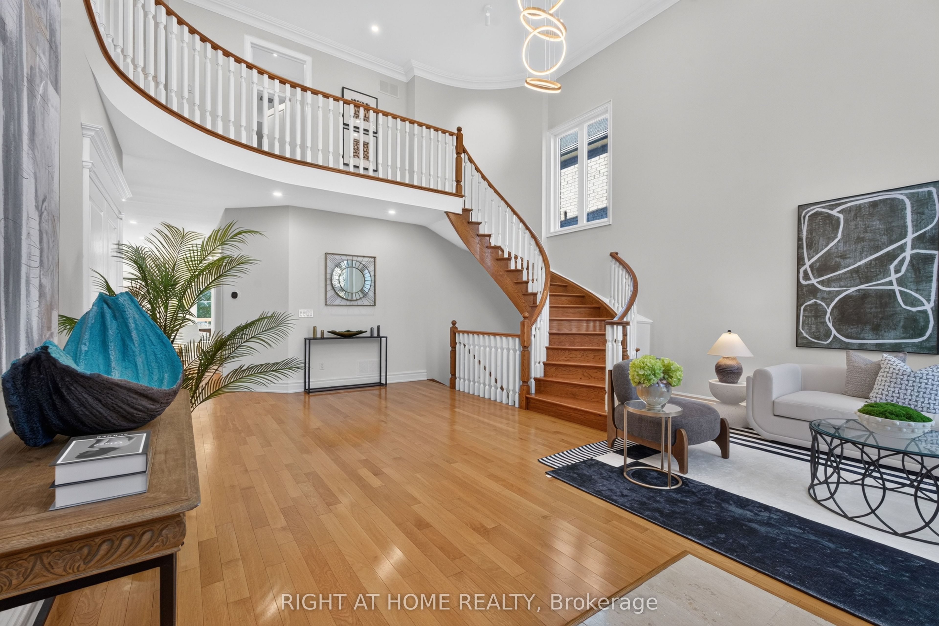23 Mackay Drive, Richmond Hill, ON L4C 6N9 photo 3