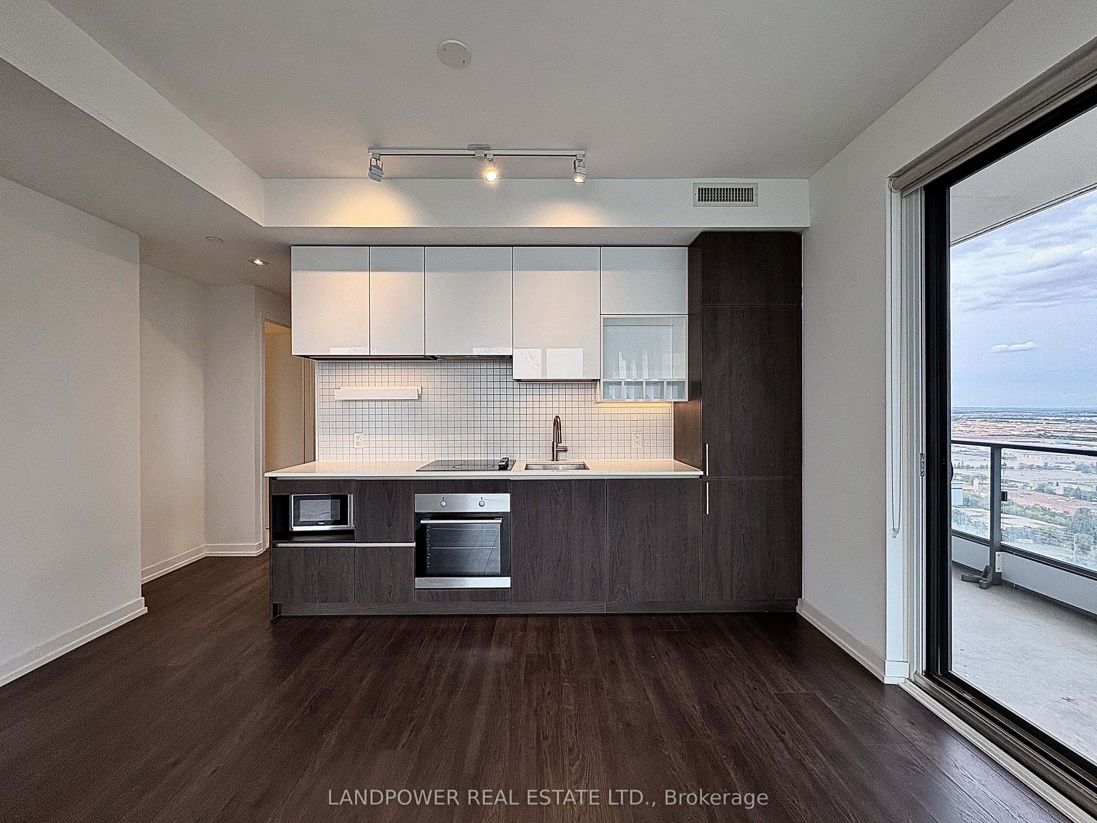 950 Portage Parkway 3006, Vaughan, ON L4K 0J7 photo 2
