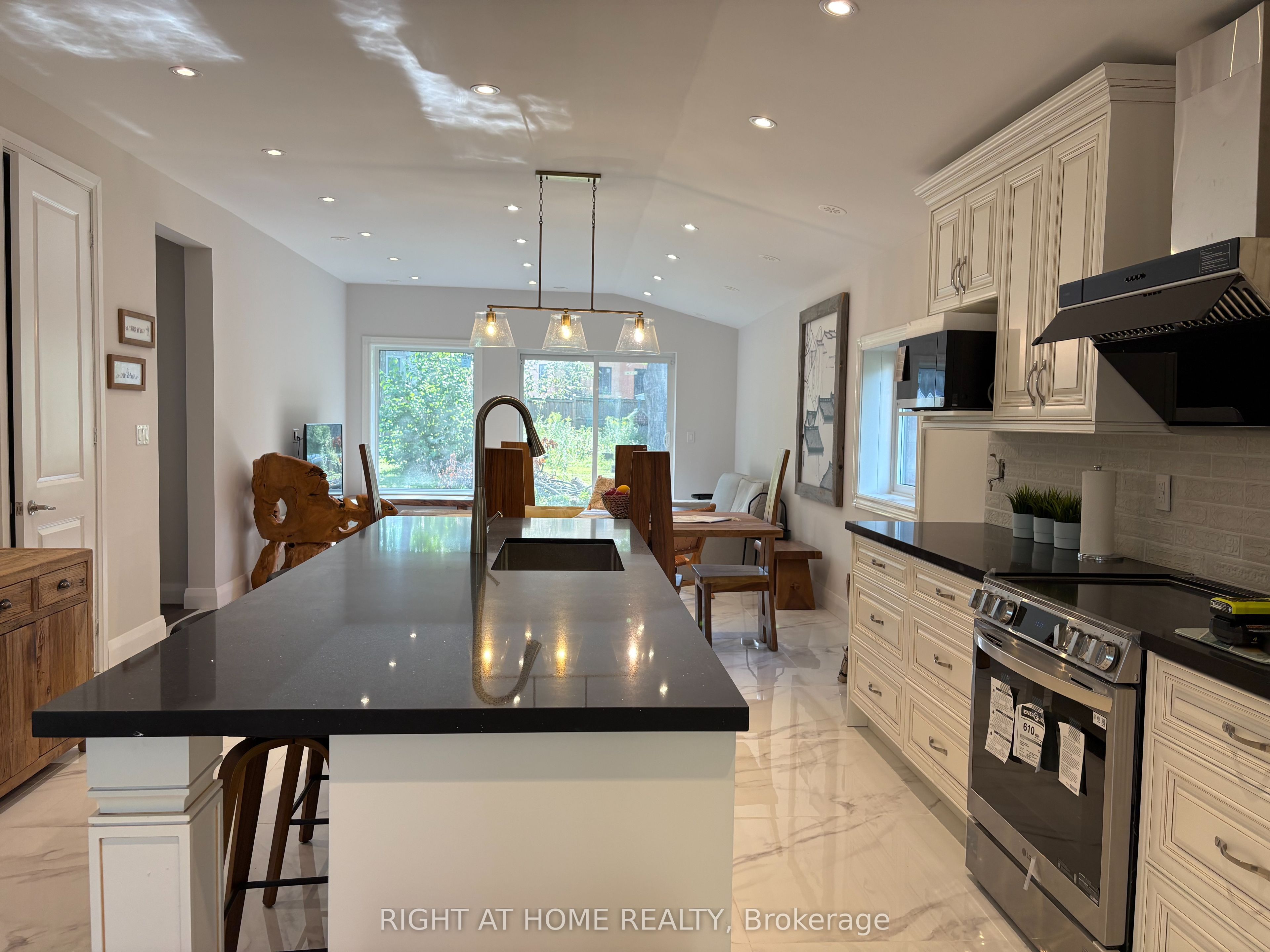 2012 Inglewood Drive, Innisfil, ON L9S 1Z1 photo 5
