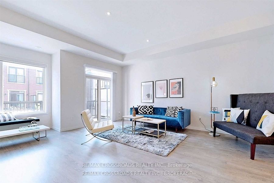 32 Ambler Lane, Richmond Hill, ON L4C 3N8 photo 4