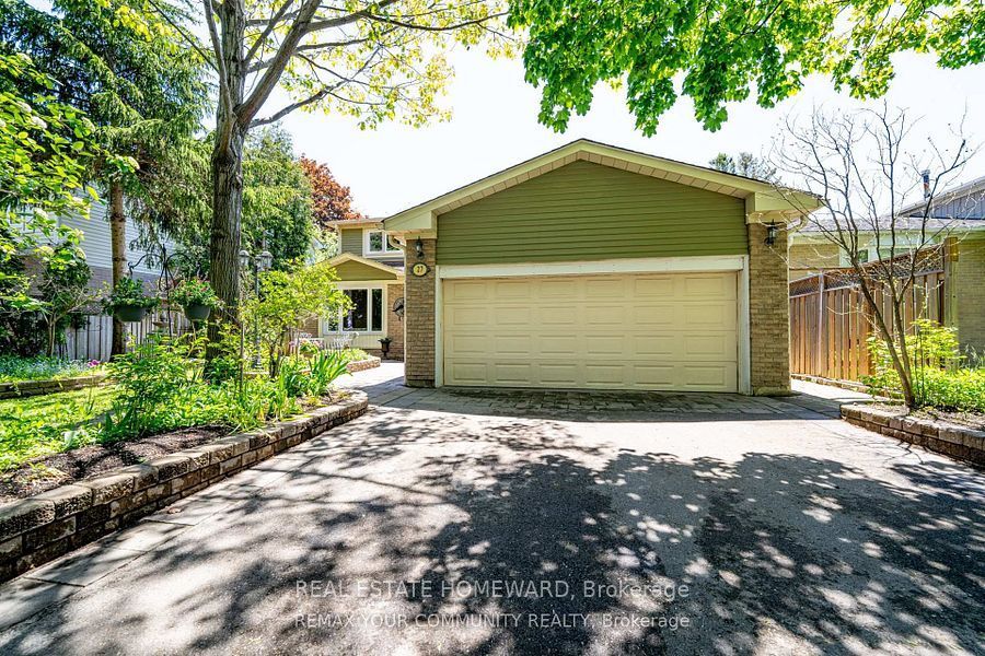 27 Drumern Crescent, Richmond Hill, ON L4C 5H9 photo 2