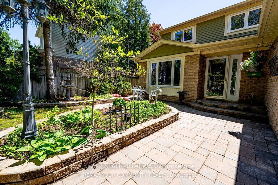 27 Drumern Crescent, Richmond Hill, ON L4C 5H9 photo 3