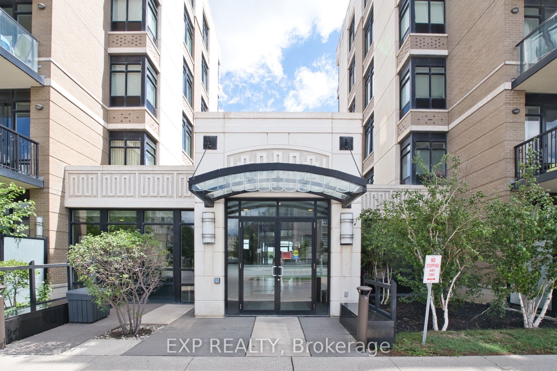 151 Upper Duke Crescent 310, Markham, ON L6G 0E1 photo 2