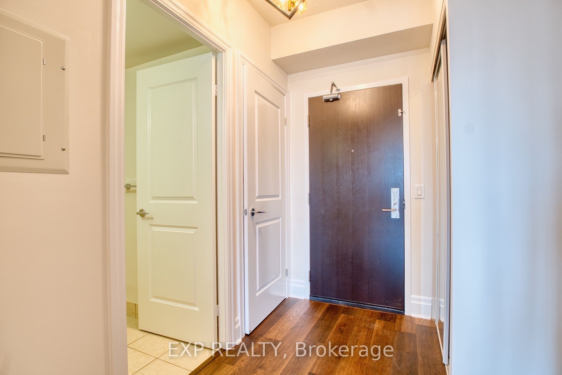 151 Upper Duke Crescent 310, Markham, ON L6G 0E1 photo 3