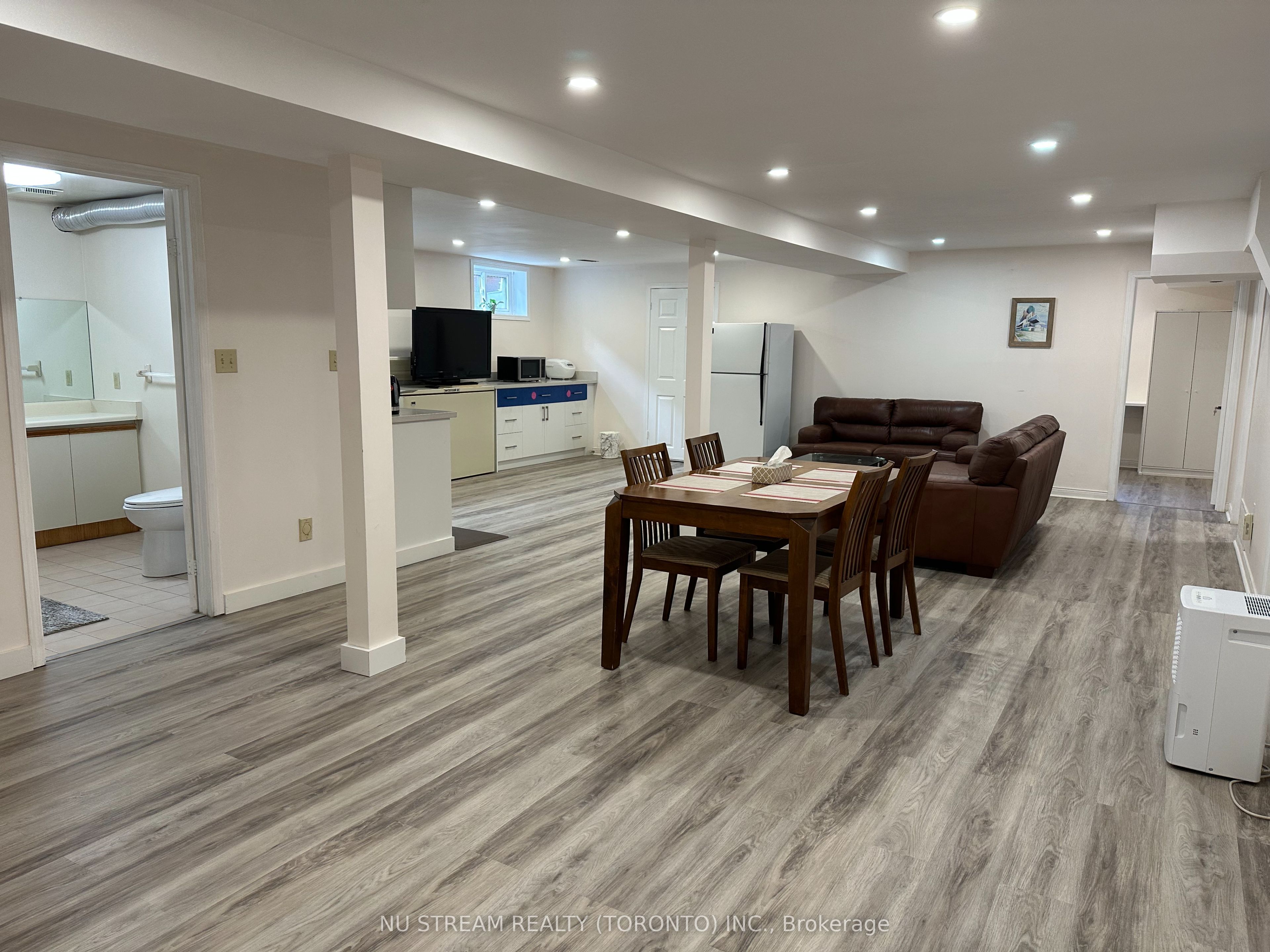 Basement Aileen Road, Markham, ON L3T 6N2 photo 2