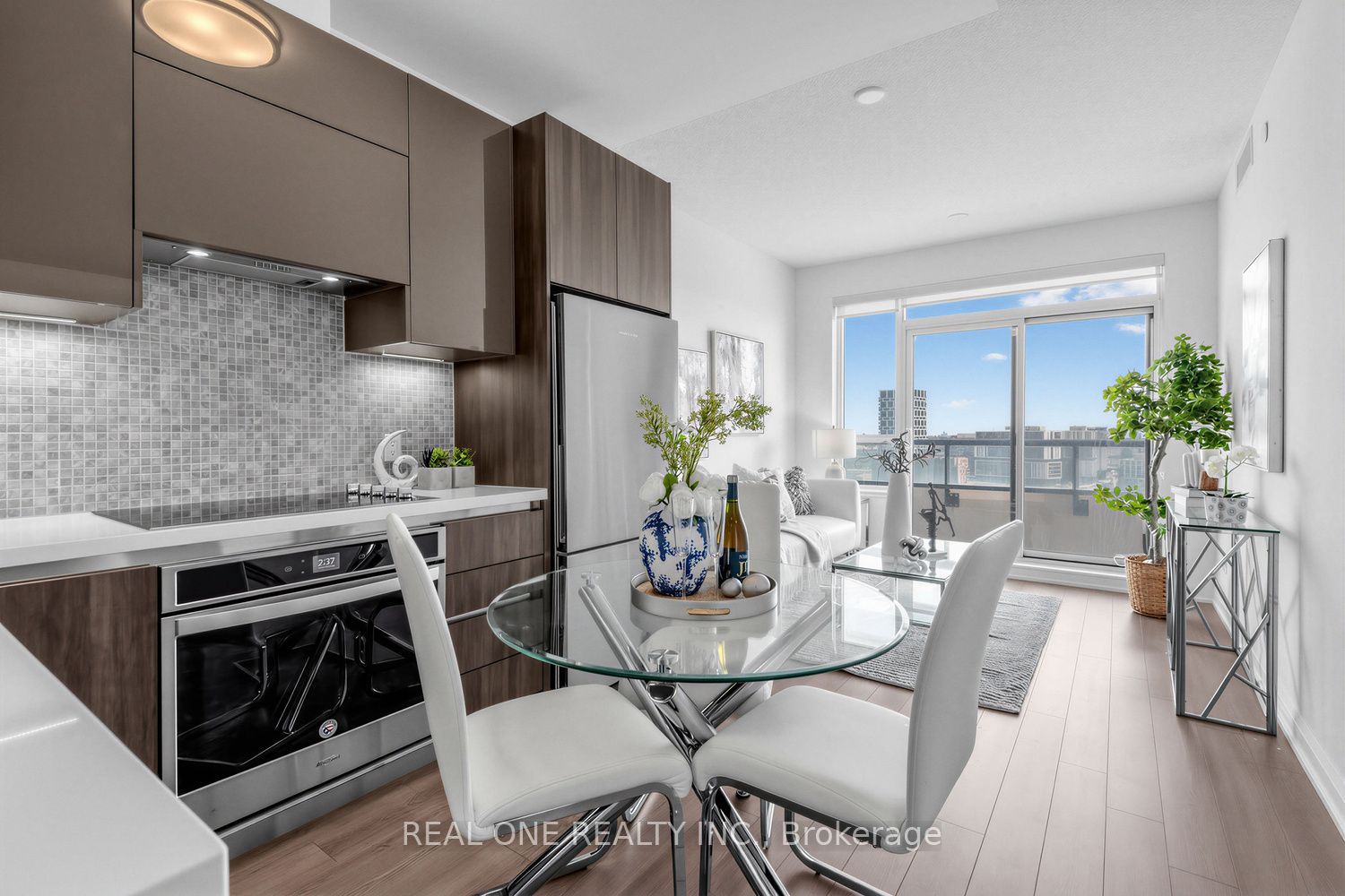 15 Water Walk Drive 2107, Markham, ON L6G 0G2 photo 4