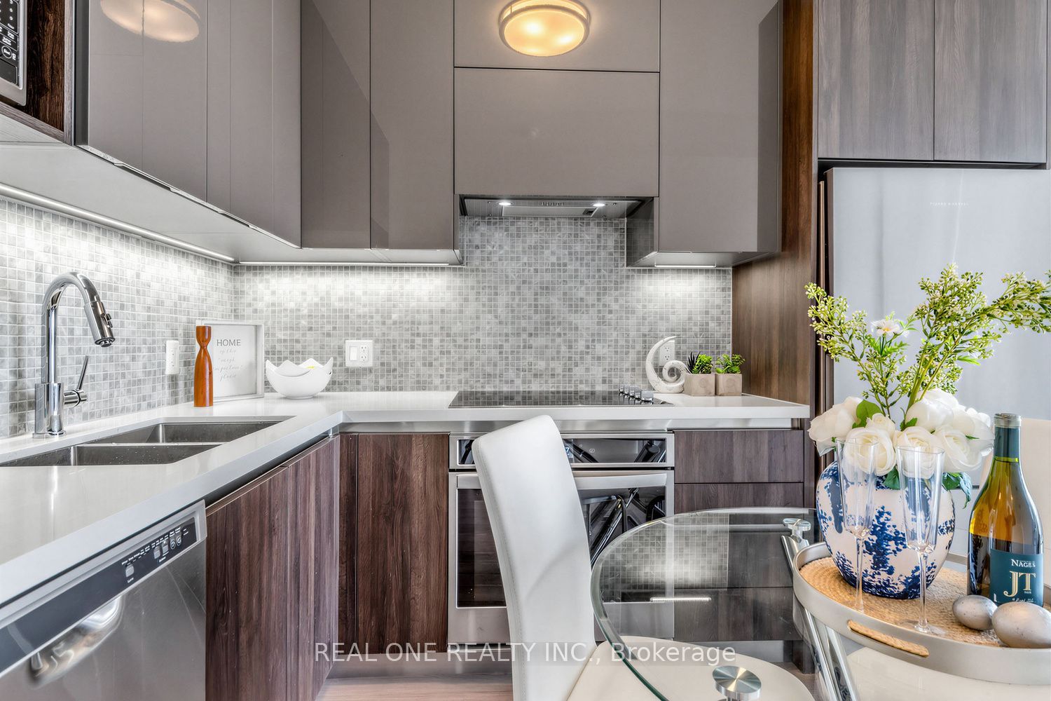 15 Water Walk Drive 2107, Markham, ON L6G 0G2 photo 5