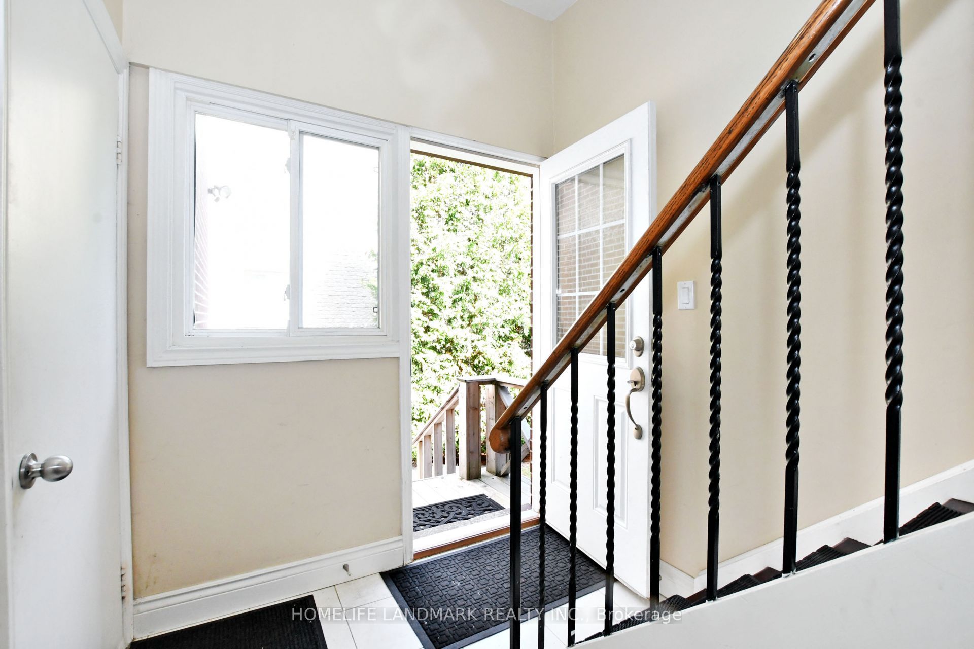109 Brookside Road S, Richmond Hill, ON L4C 0J6 photo 2