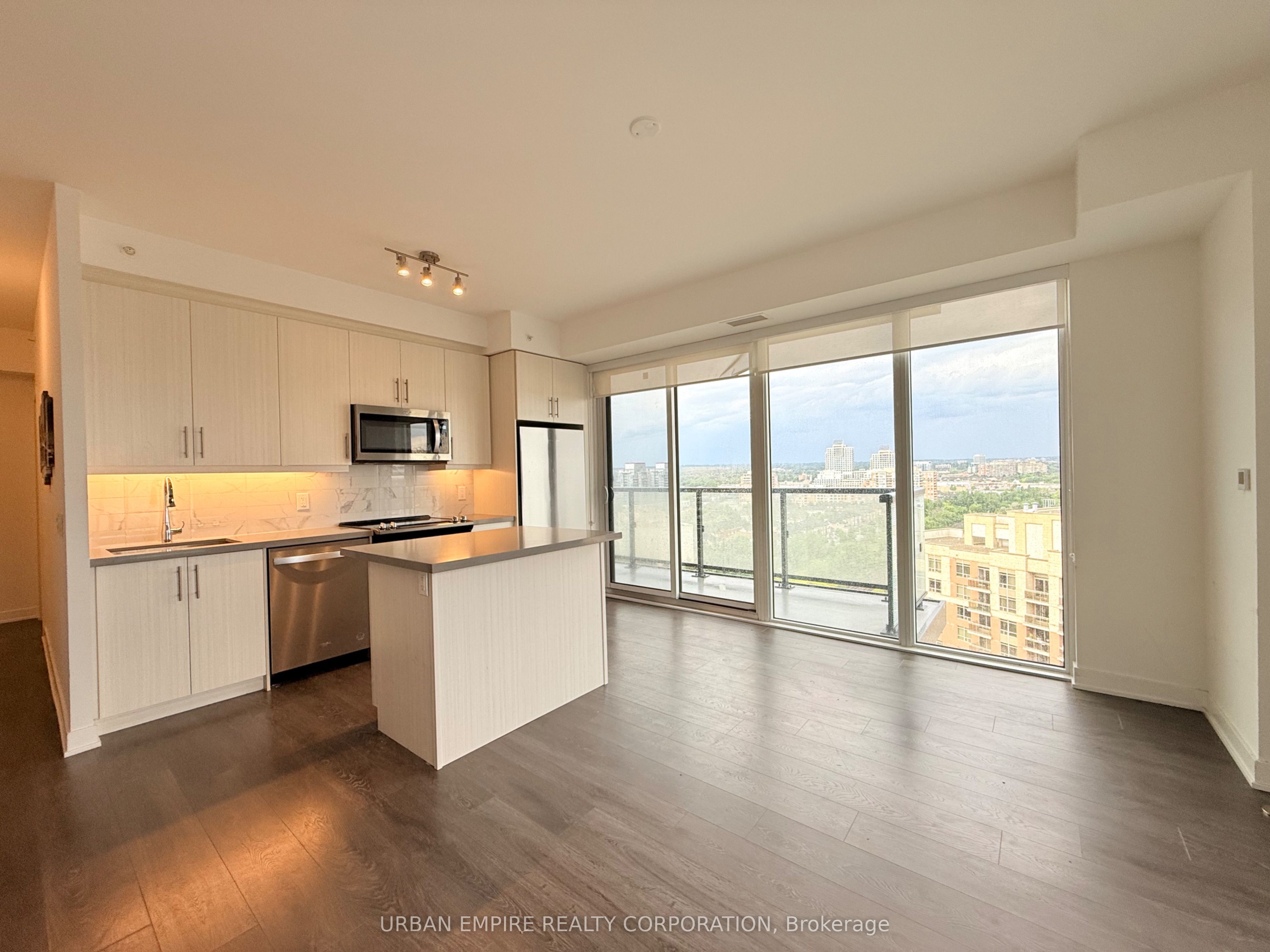85 Oneida Crescent 1704, Richmond Hill, ON L4B 0A6 photo 2