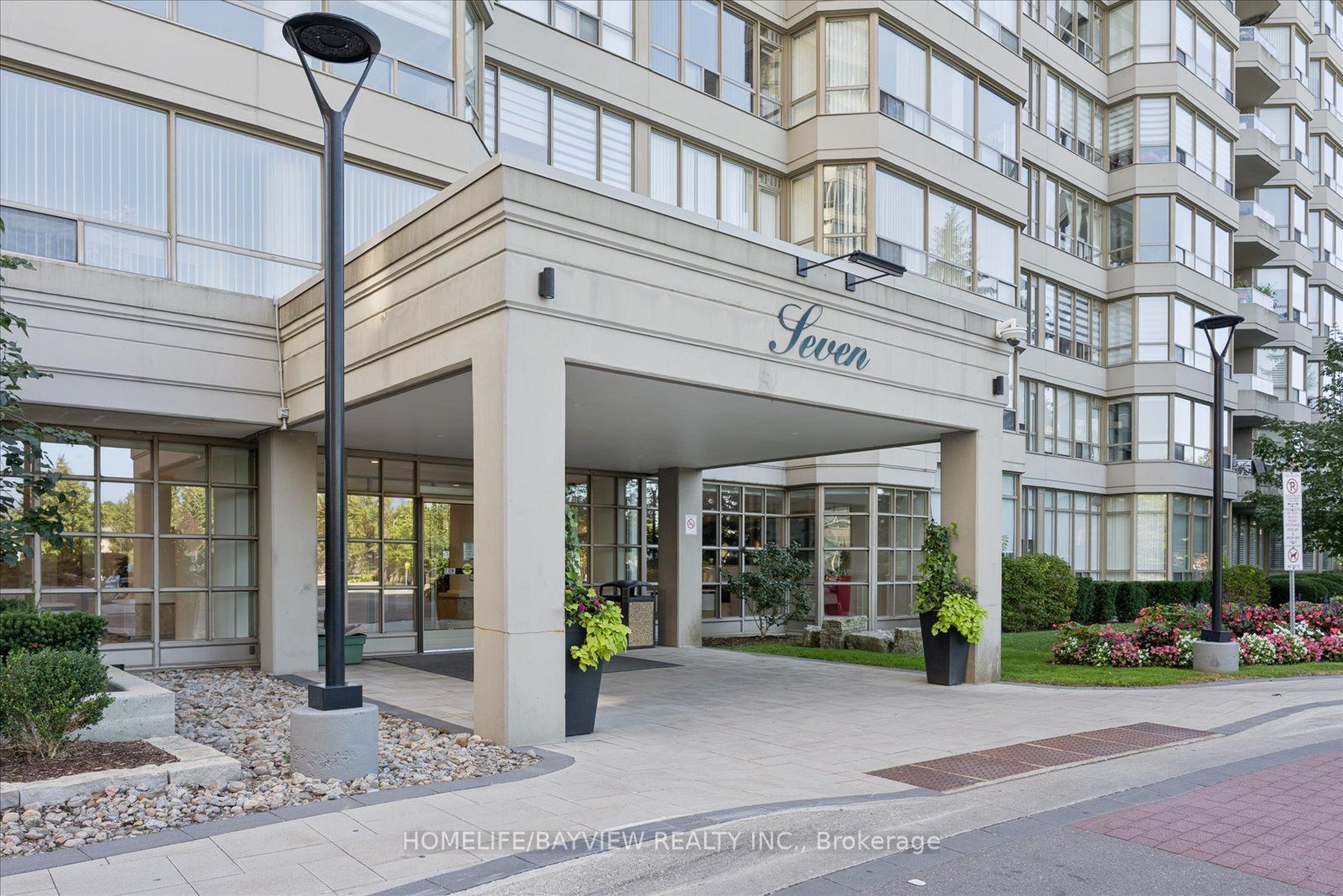 7 Townsgate Drive 515, Vaughan, ON L4J 7Z9 photo 2